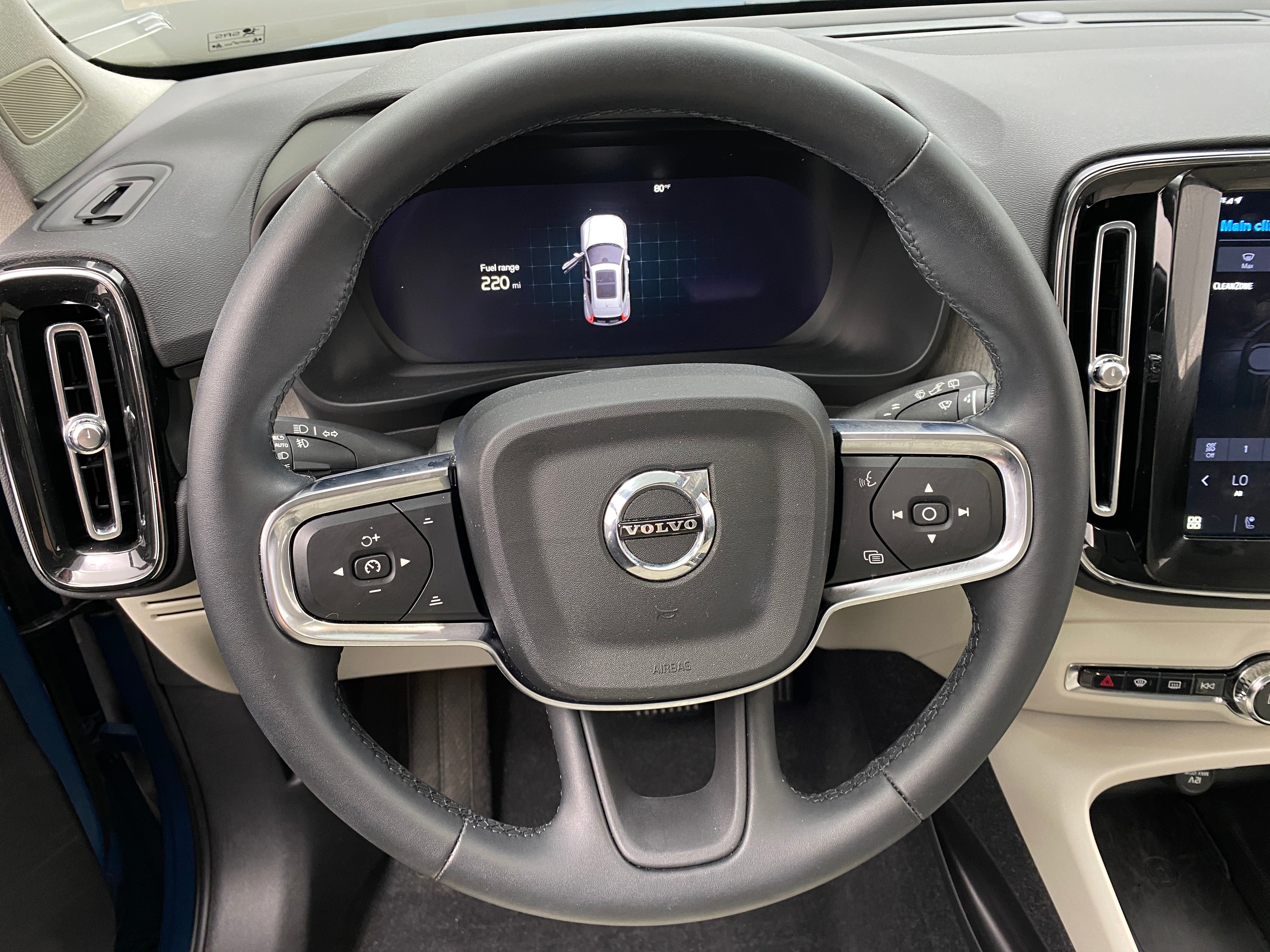 2023 Volvo XC40 B5 Plus 5
