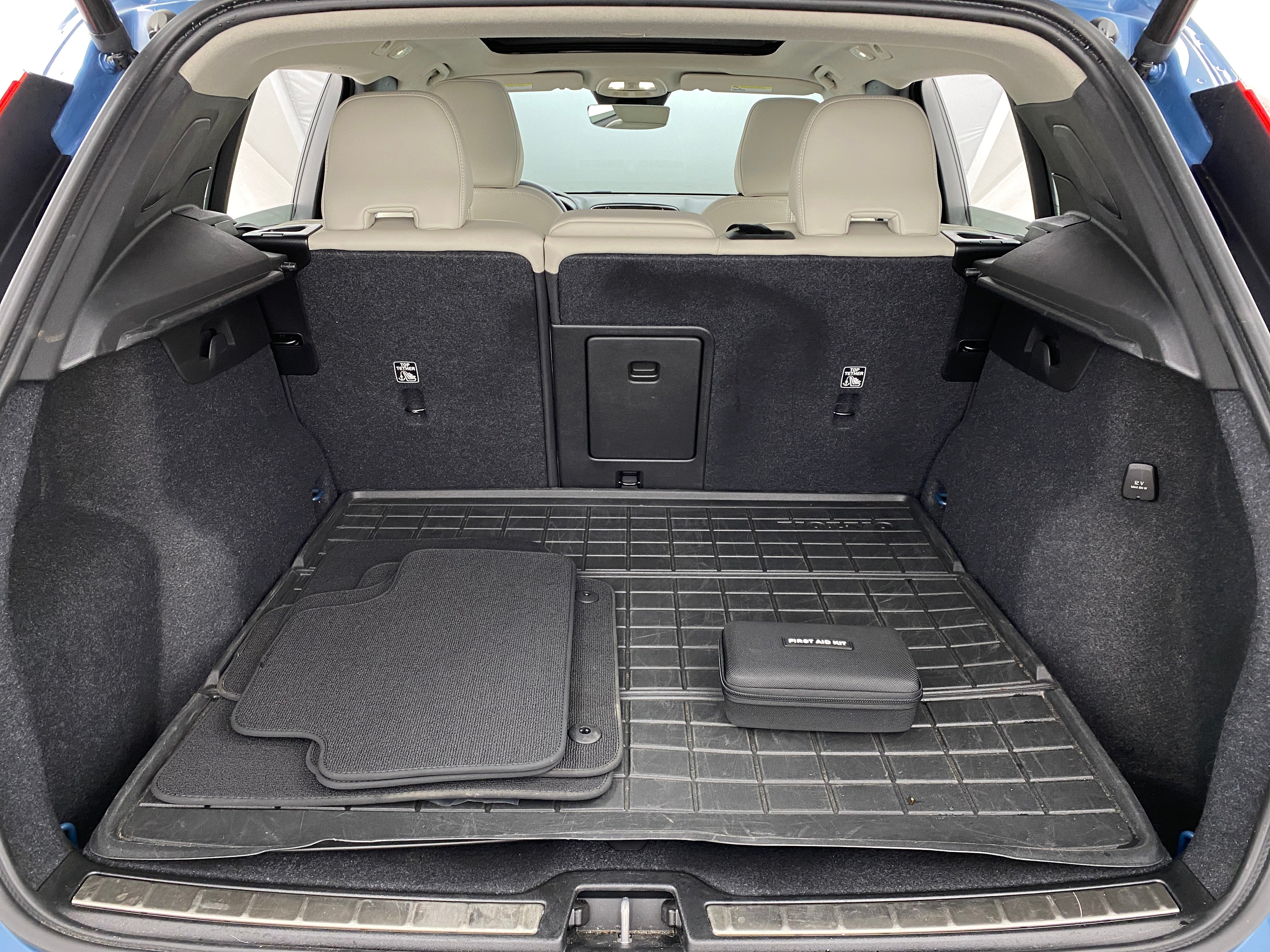 2023 Volvo XC40 B5 Plus 7
