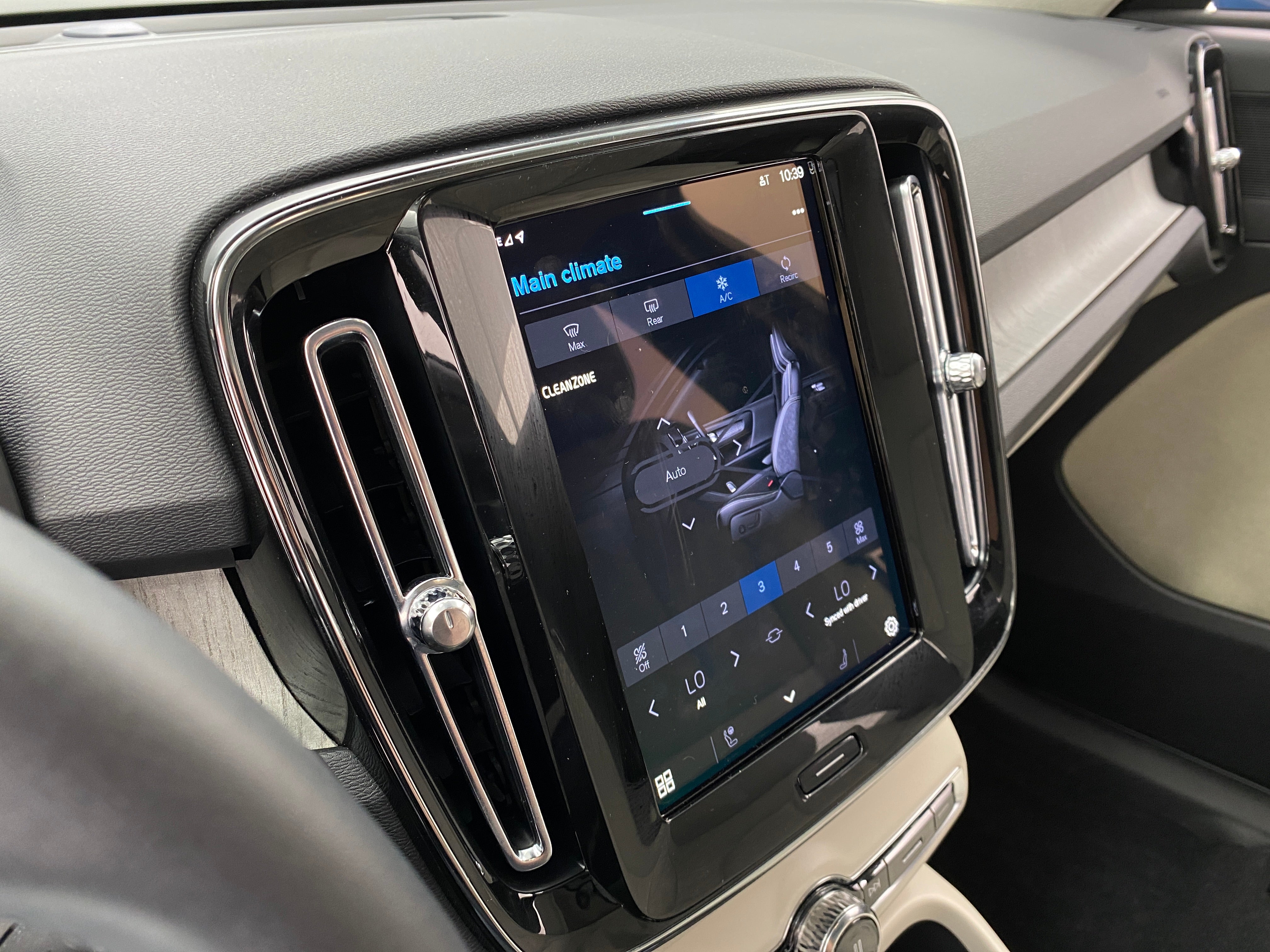 2023 Volvo XC40 B5 Plus 4