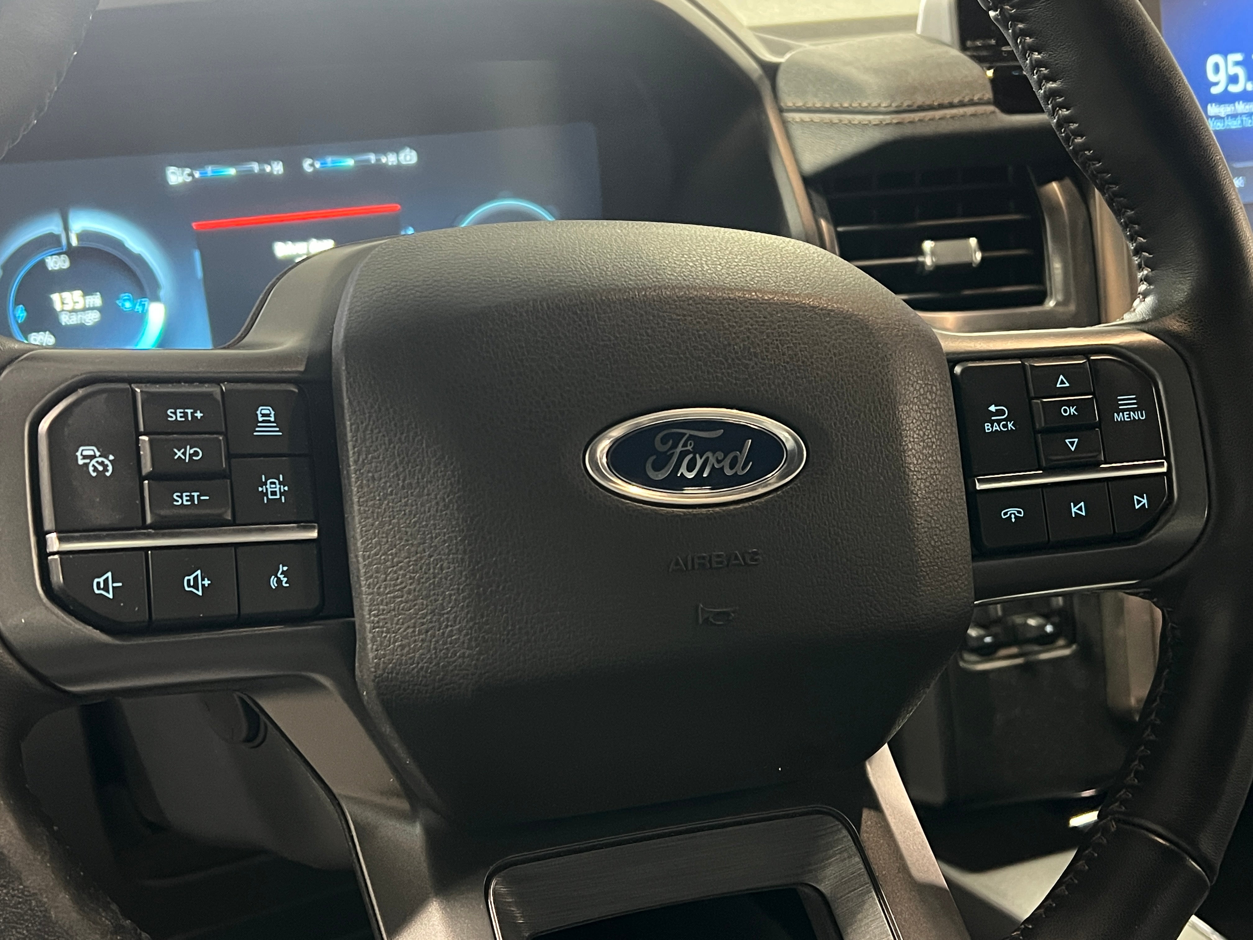 2022 Ford F-150 Lightning Lariat 4