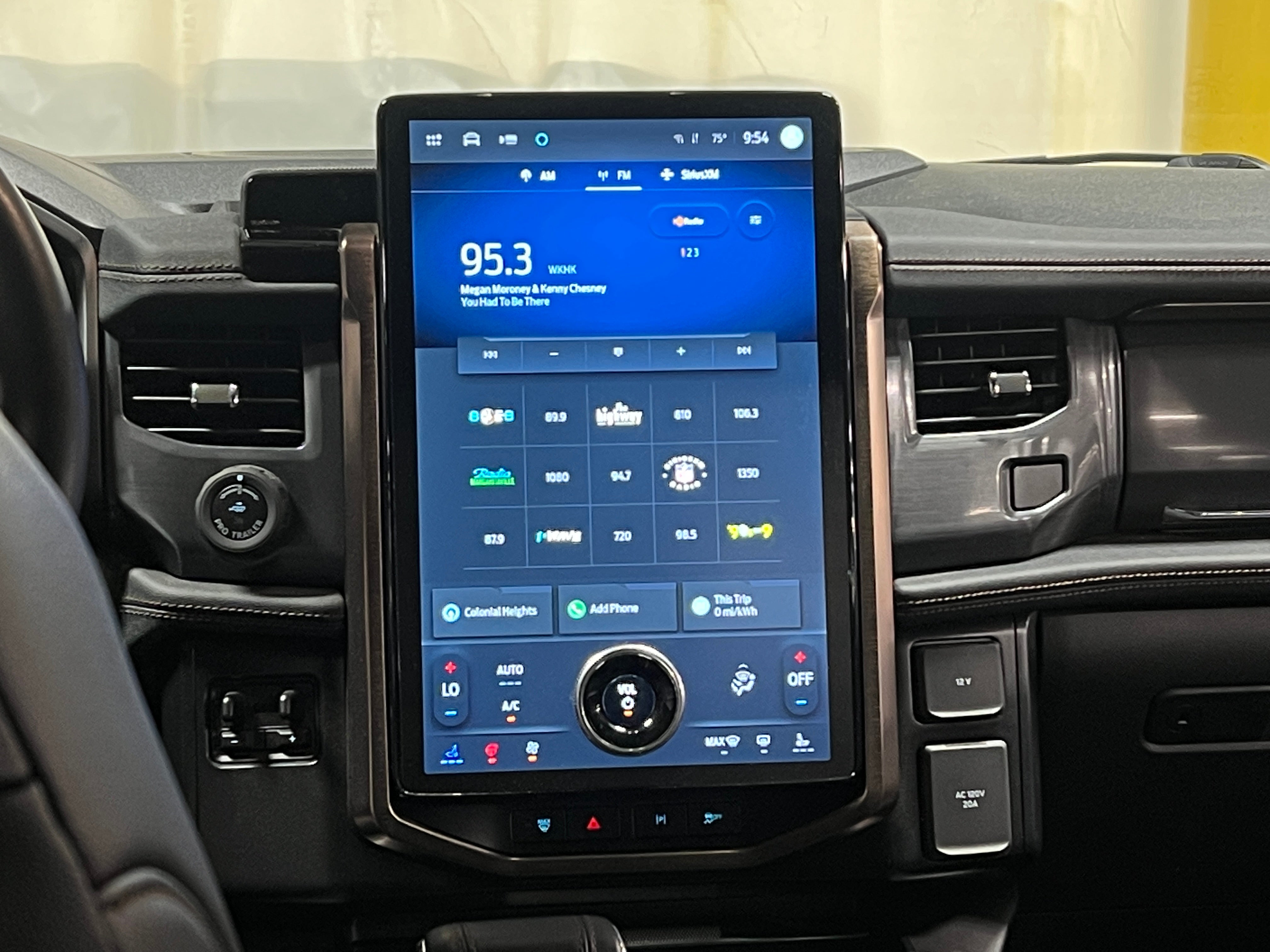 2022 Ford F-150 Lightning Lariat 3