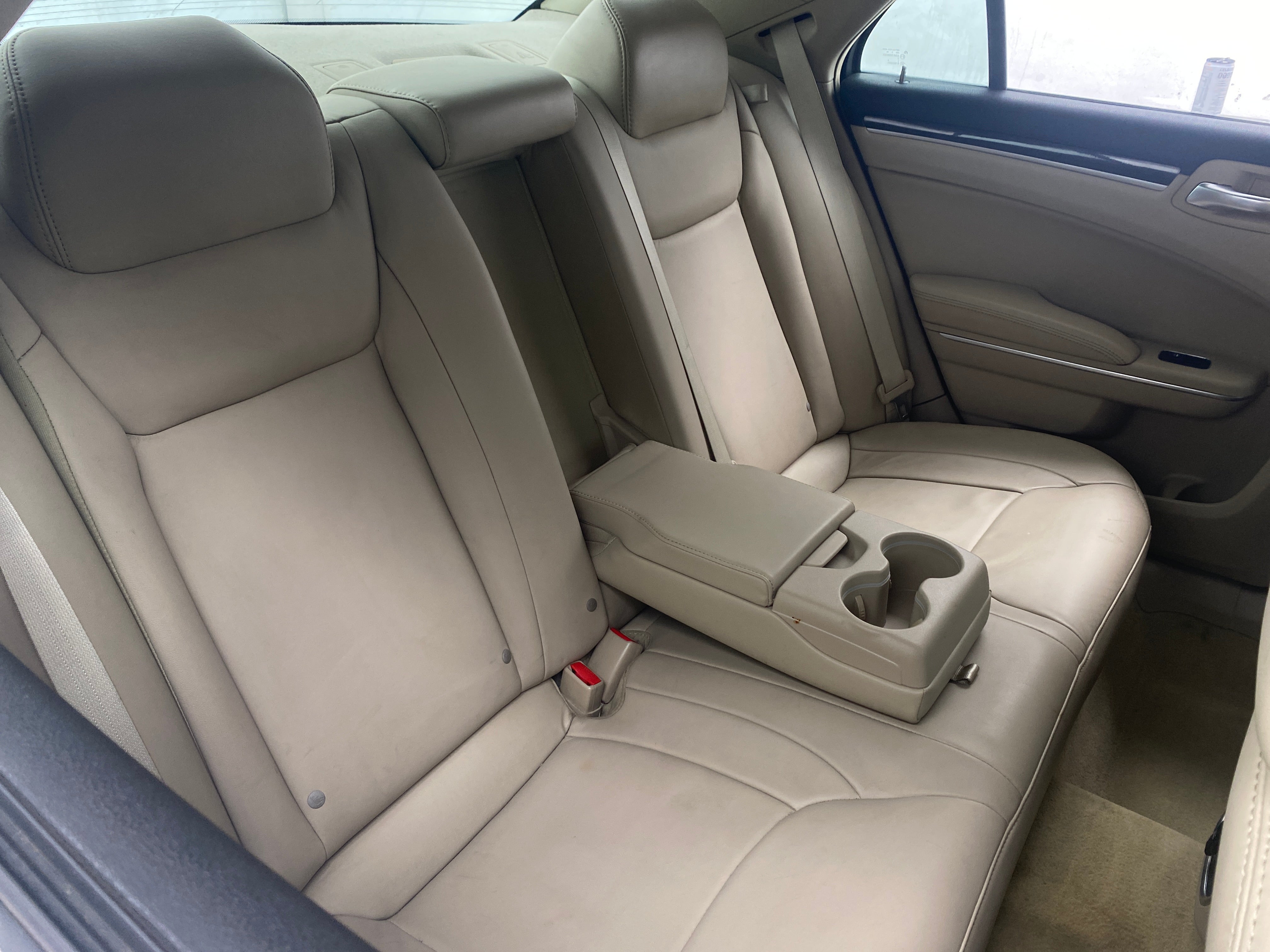 2014 Chrysler 300  6