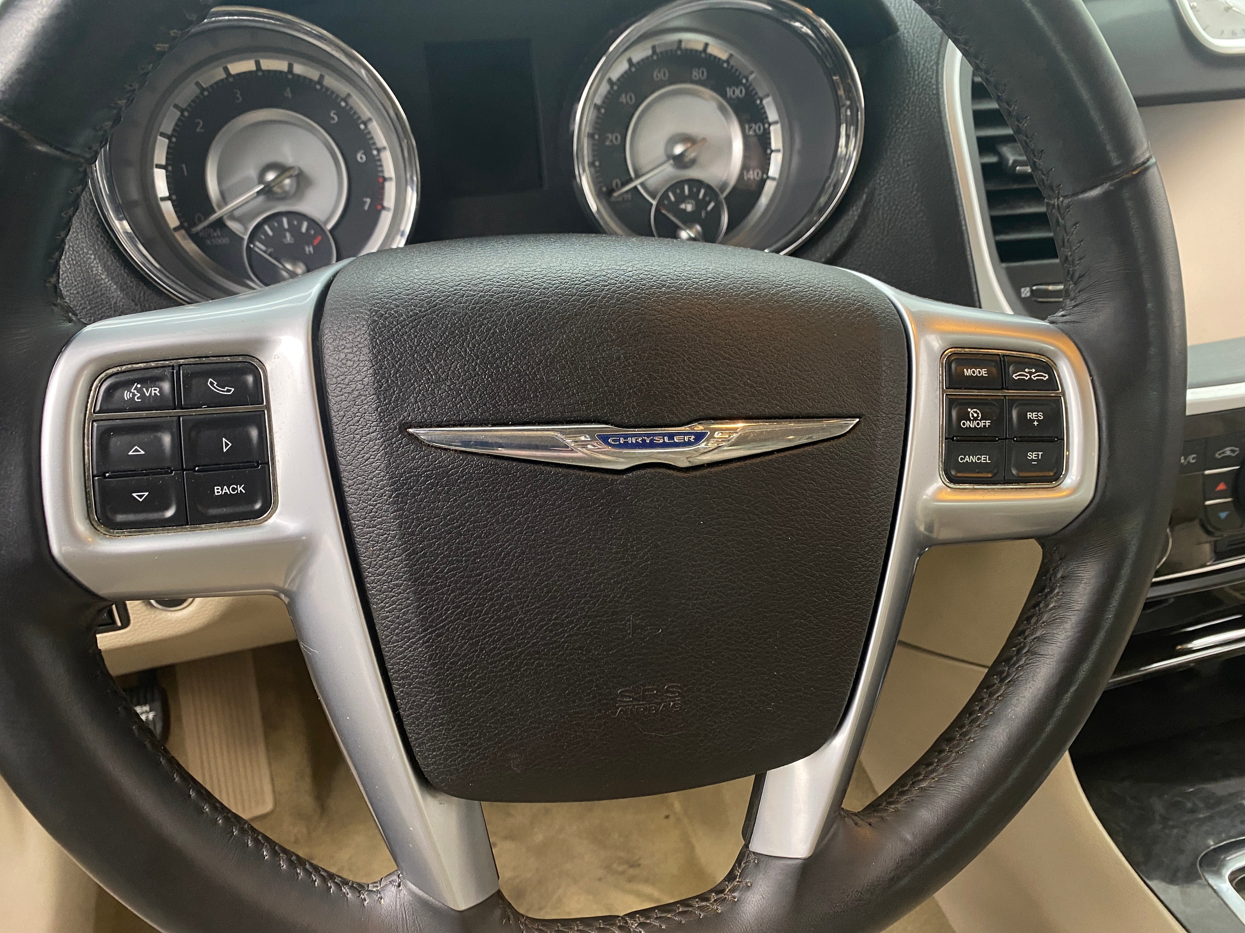 2014 Chrysler 300  5