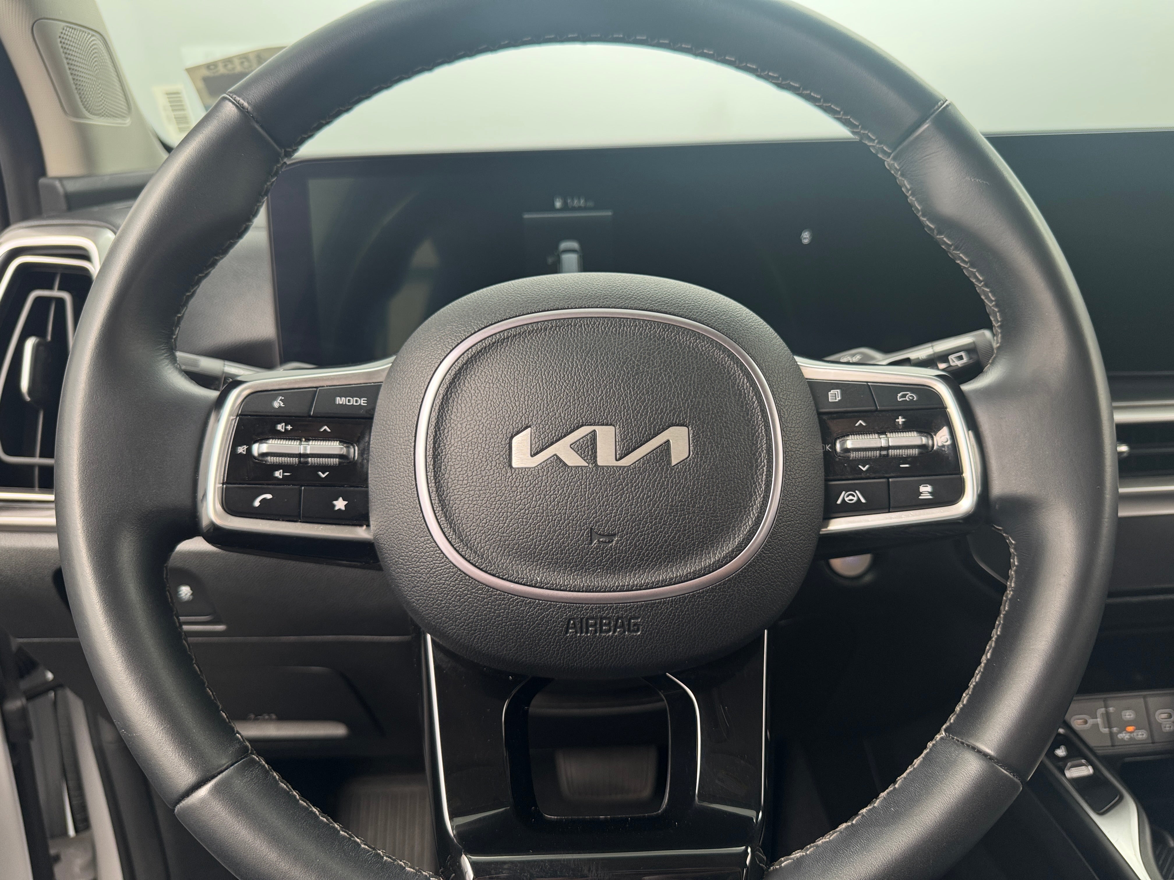 2024 Kia Sorento S 4