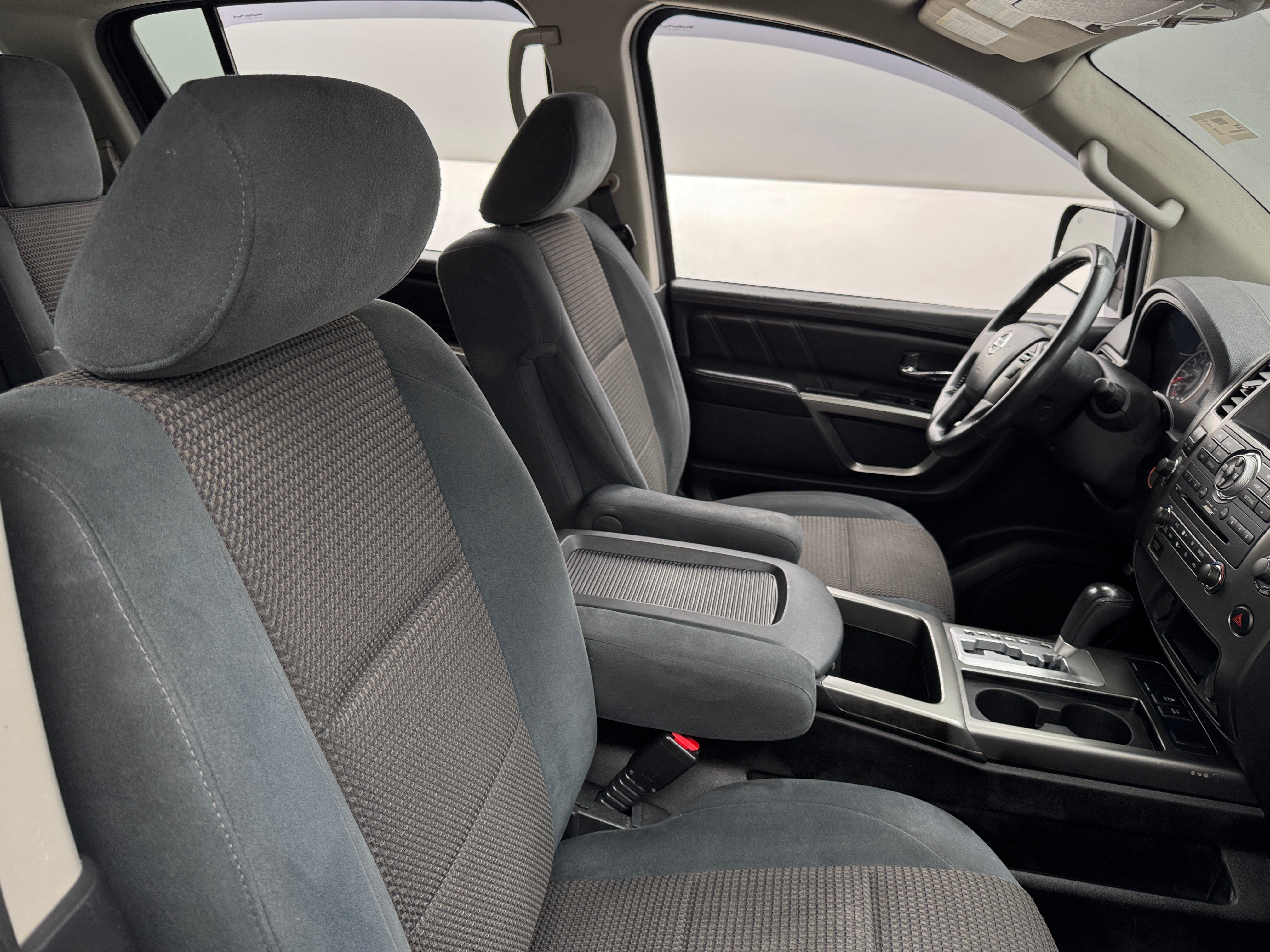 2015 Nissan Armada SV 2