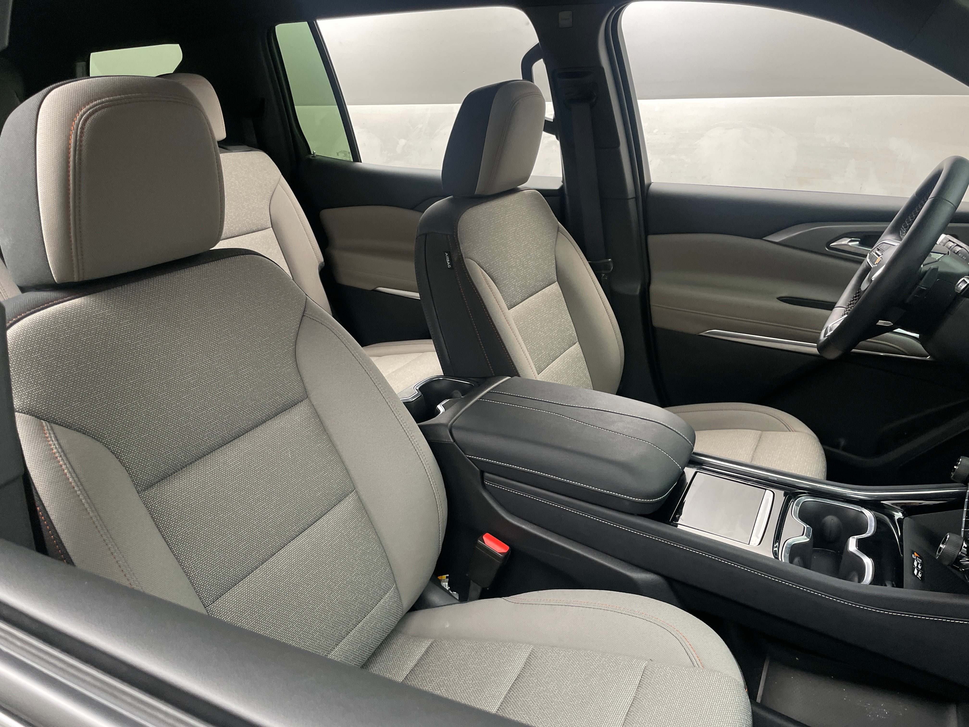 2024 Chevrolet Traverse LT 2