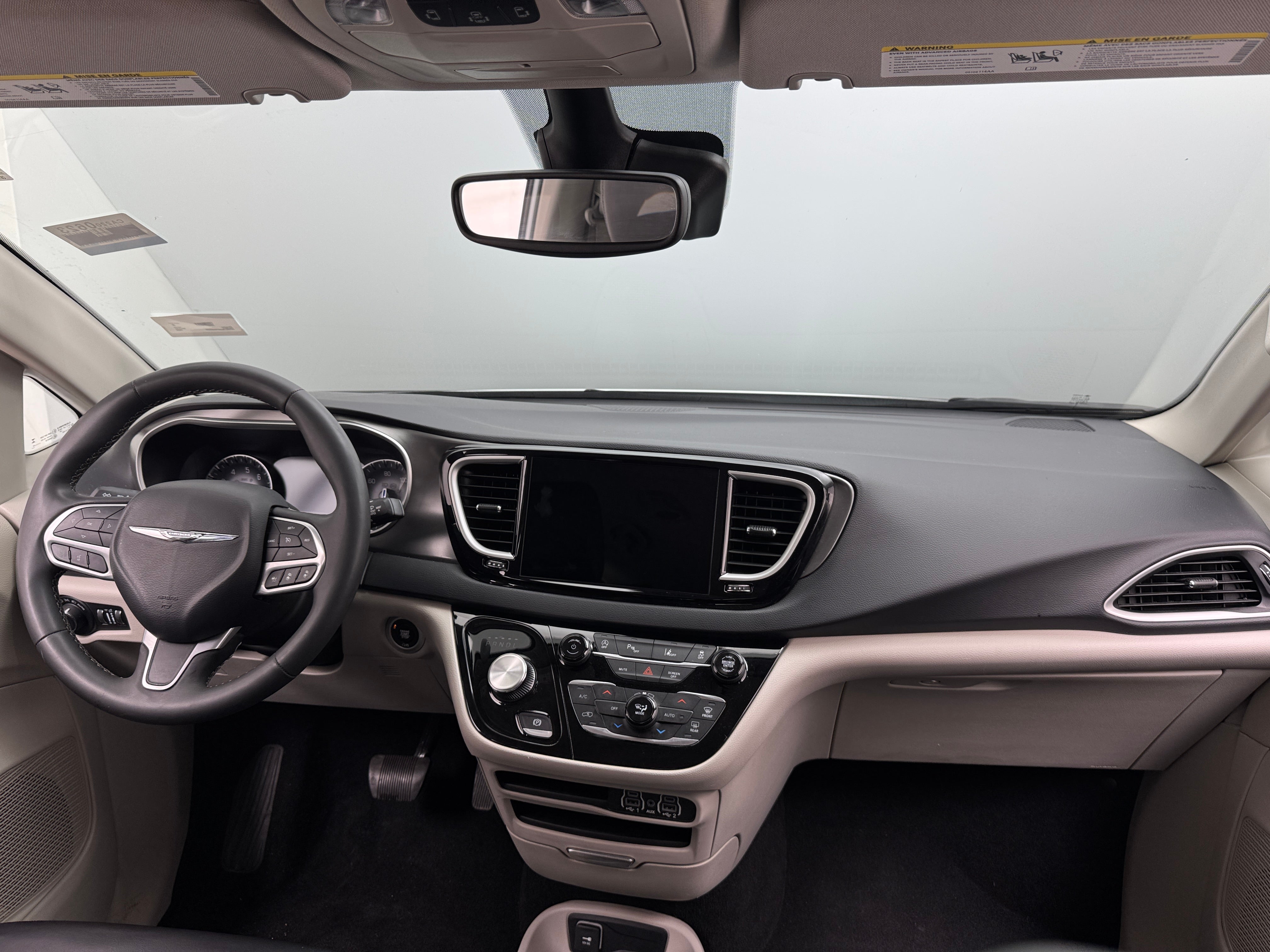 2023 Chrysler Pacifica Touring L 2