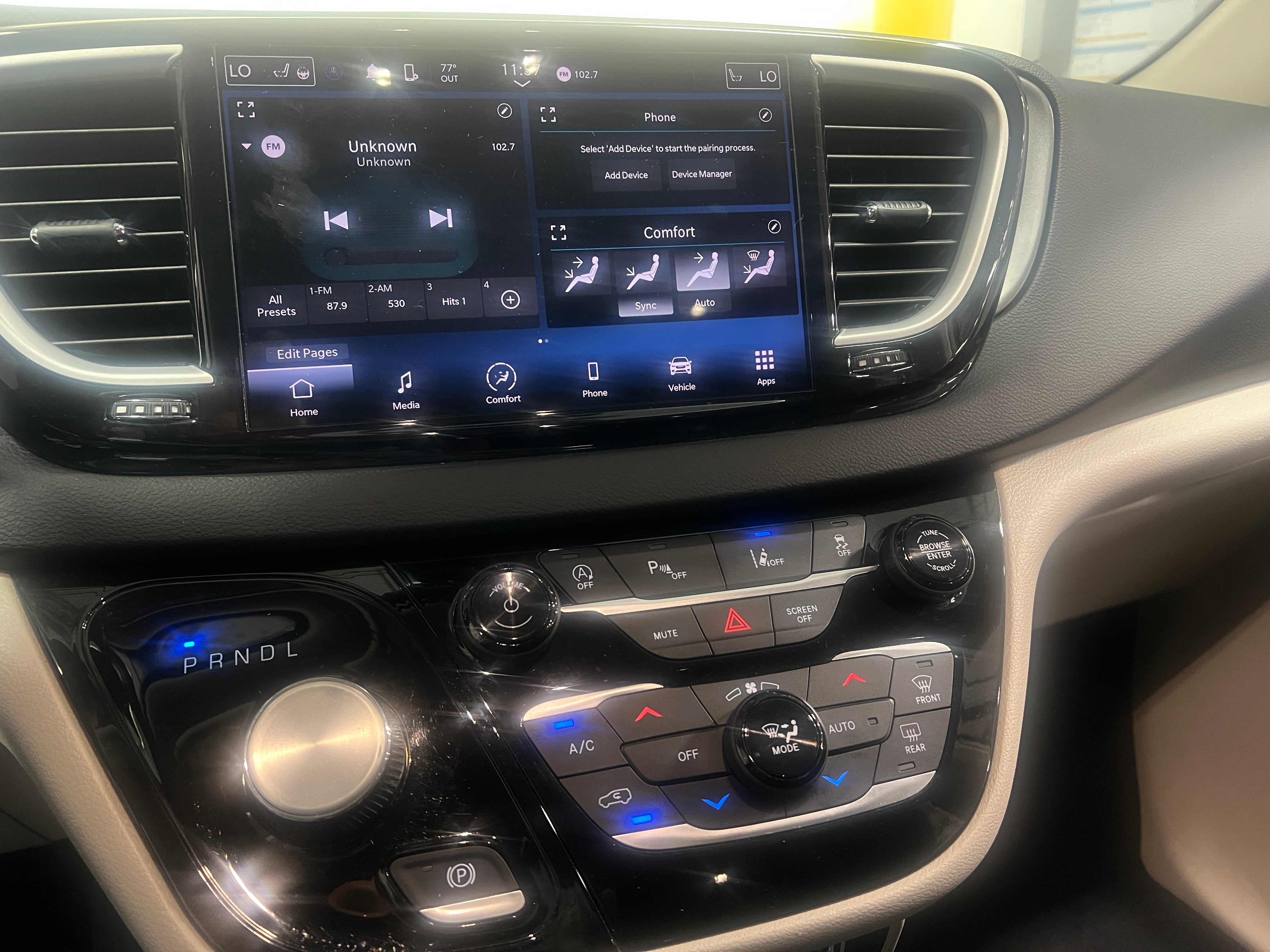 2023 Chrysler Pacifica Touring L 3