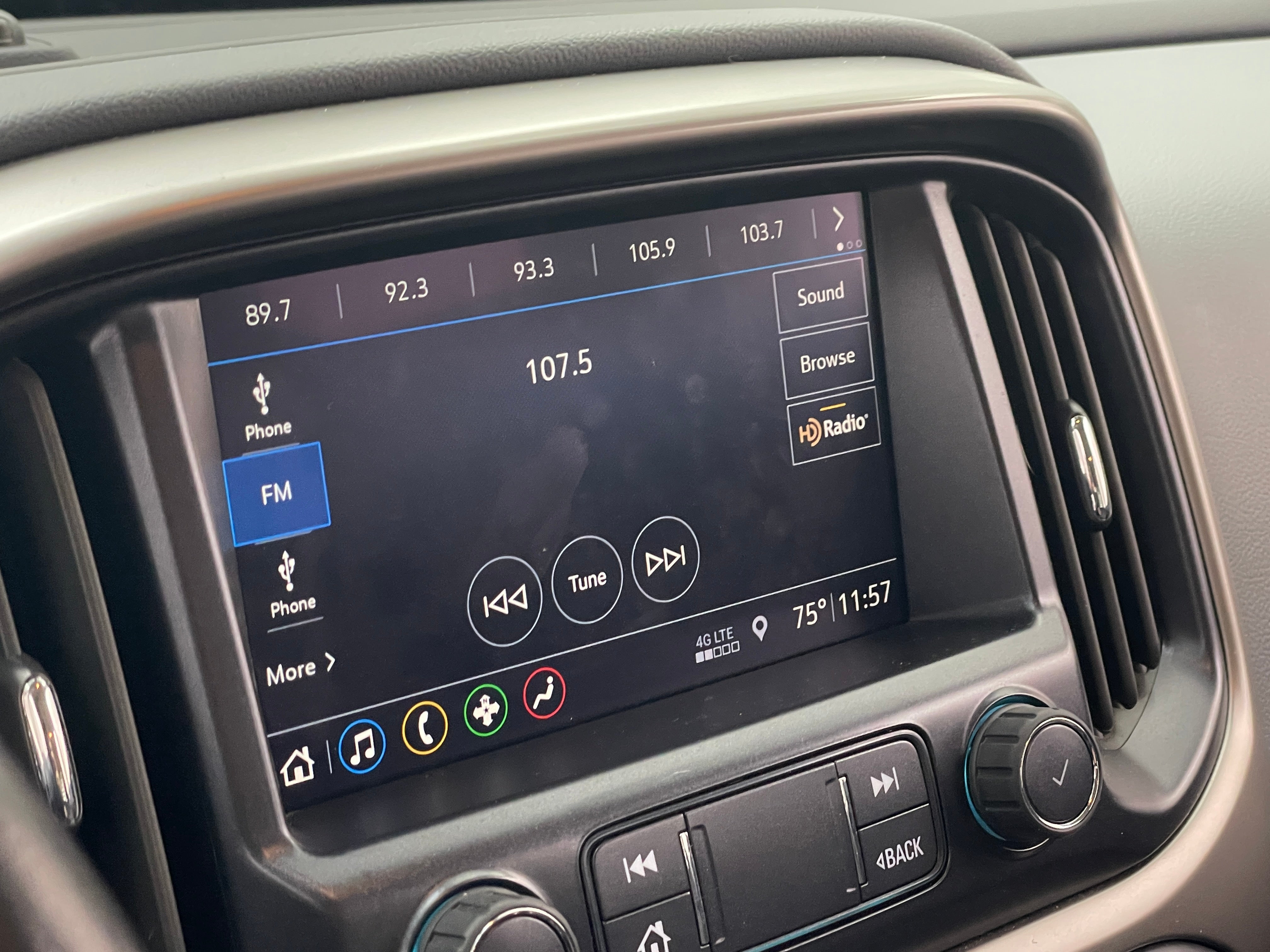 Thumbnail: 2022 Chevrolet Colorado - 3