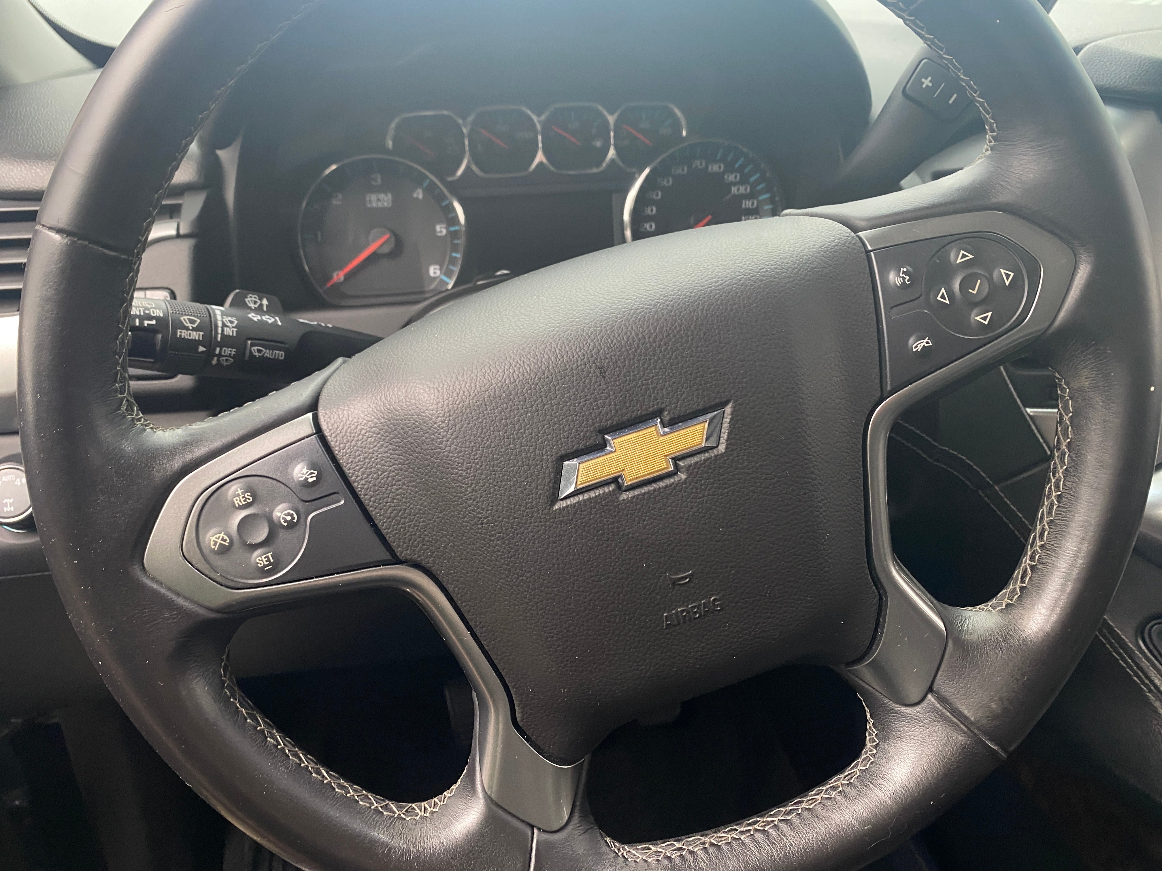 2017 Chevrolet Suburban LT 4