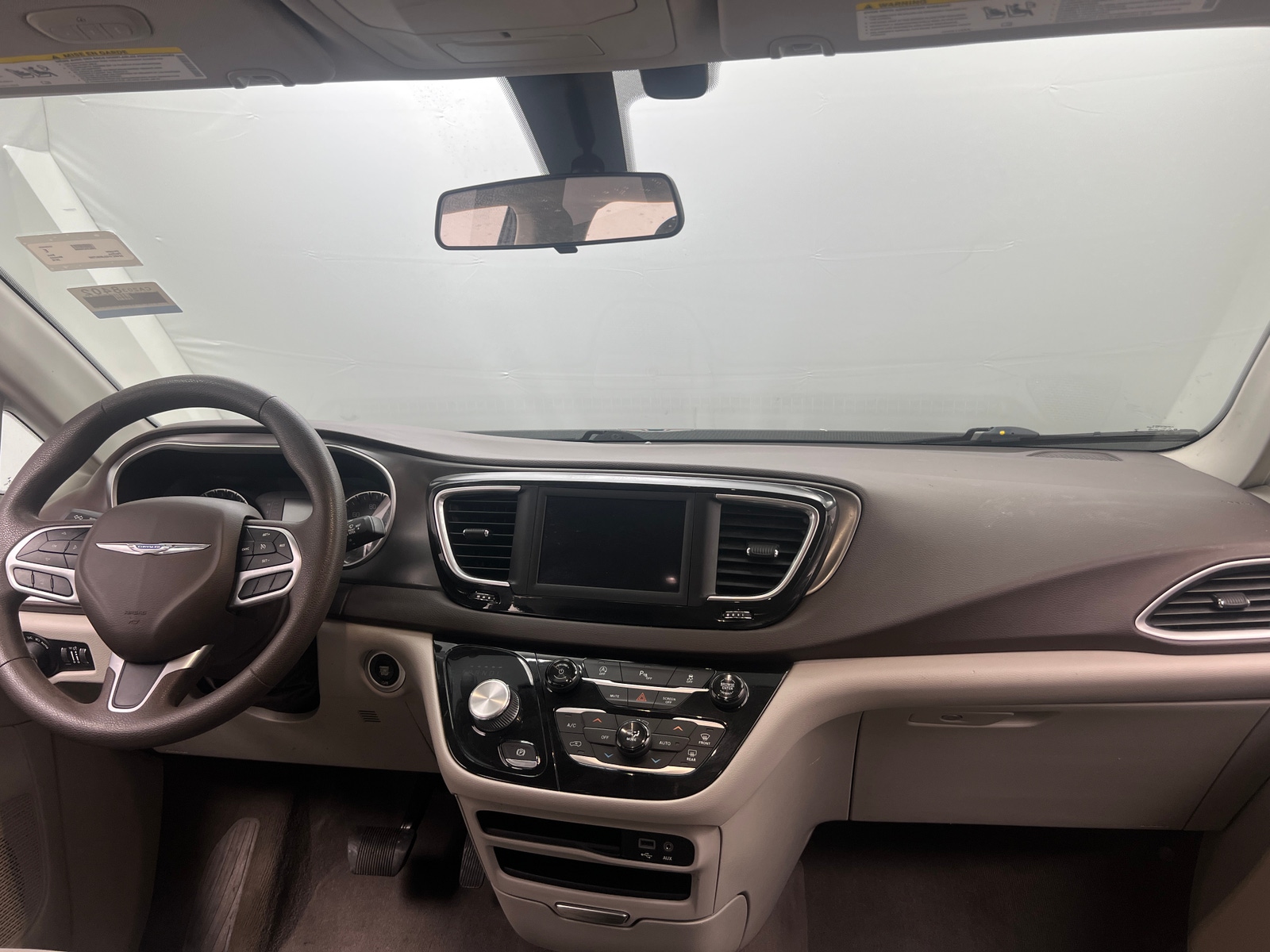 Thumbnail: 2018 Chrysler Pacifica - 3