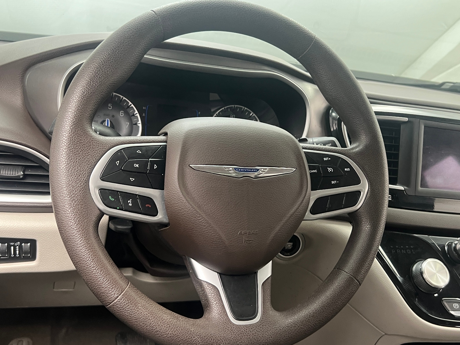 Thumbnail: 2018 Chrysler Pacifica - 5