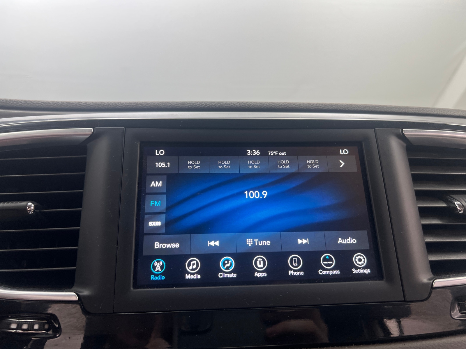 Thumbnail: 2018 Chrysler Pacifica - 4