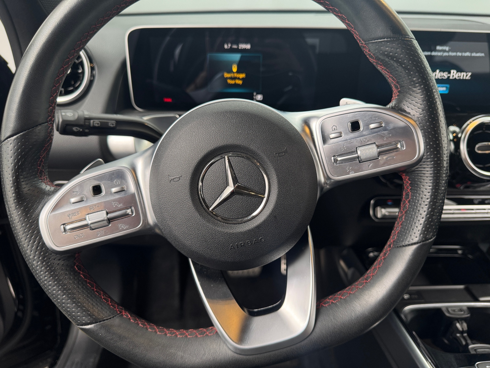 Thumbnail: 2021 Mercedes-Benz GLB - 4