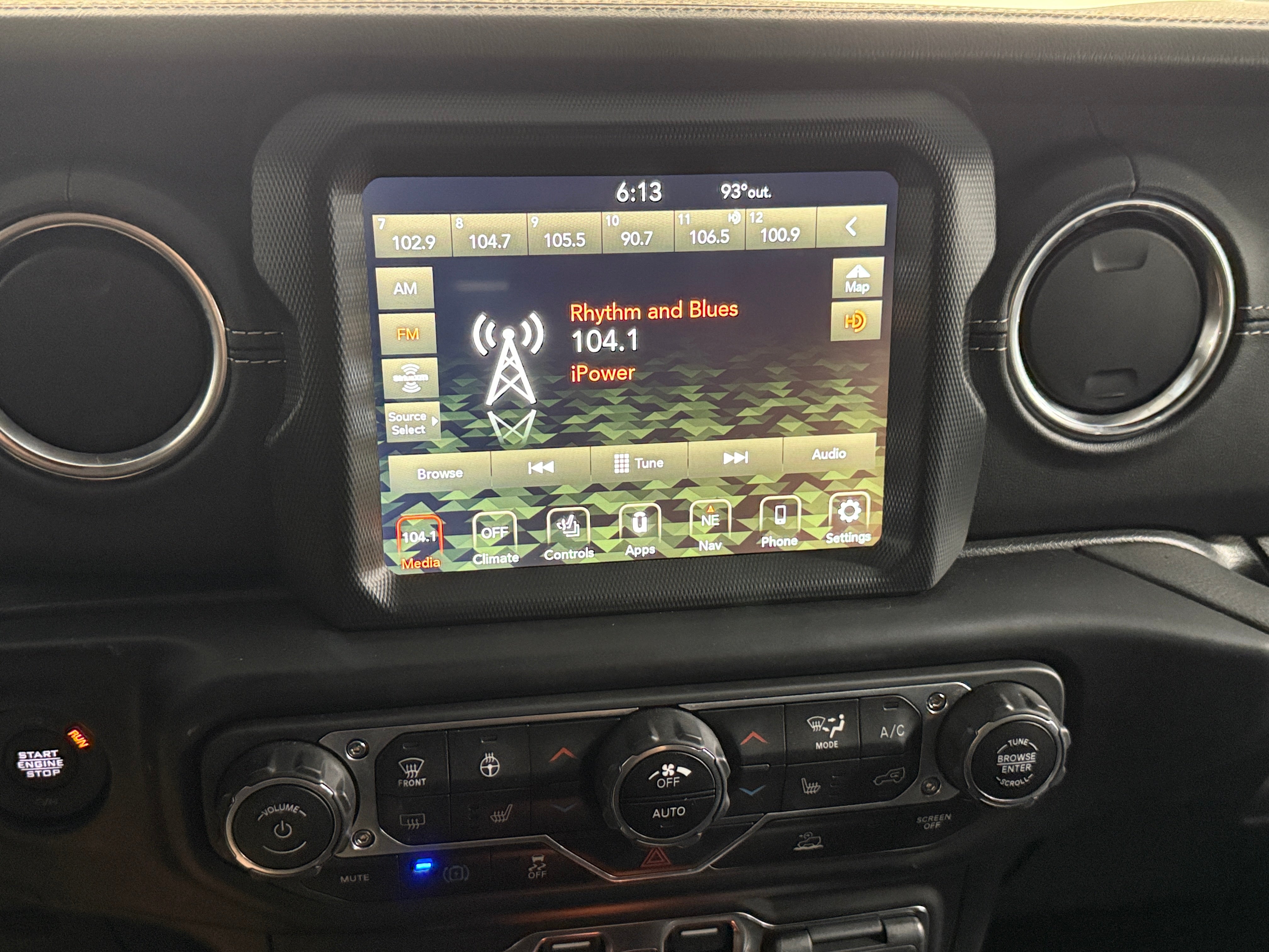 2022 Jeep Wrangler Unlimited Sahara 4xe 3