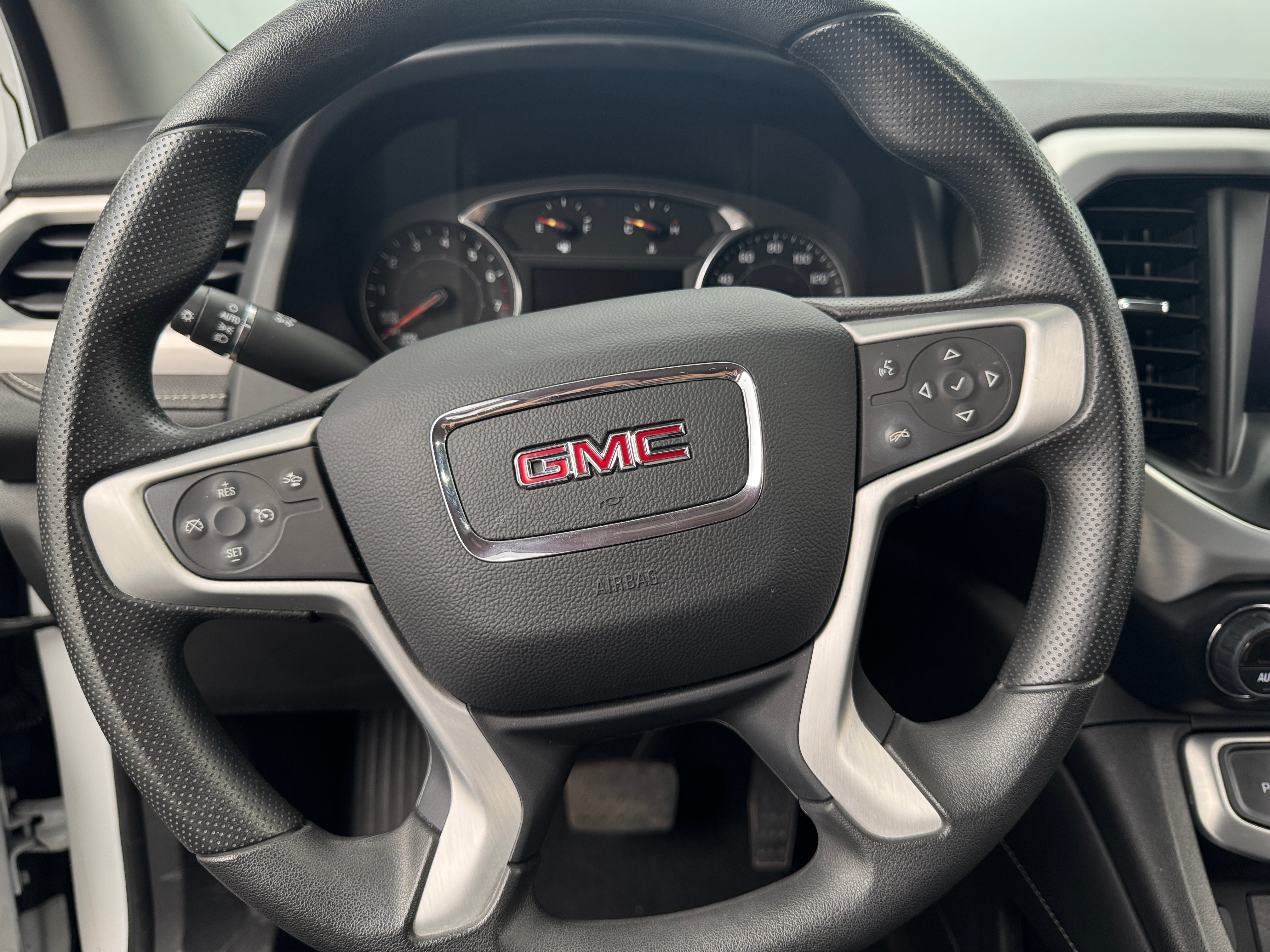 2023 GMC Acadia SLE 5