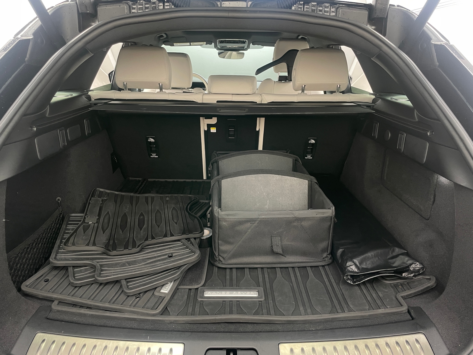 Thumbnail: 2022 Land Rover Range Rover Velar - 6