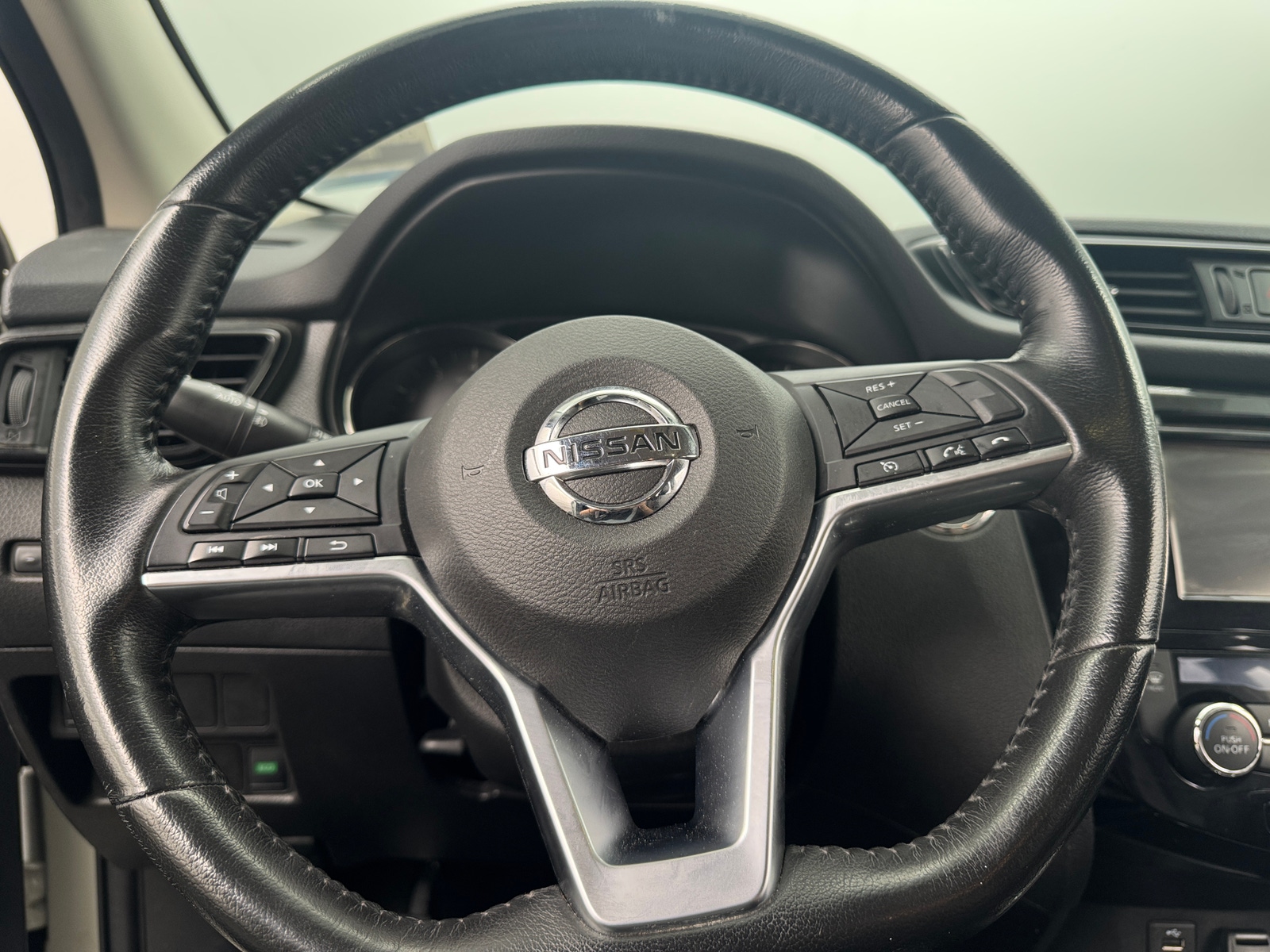 Thumbnail: 2017 Nissan Rogue Sport - 4