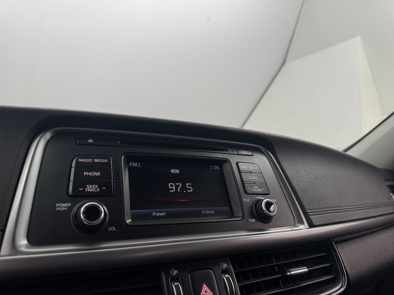 Thumbnail: 2016 Kia Optima - 4