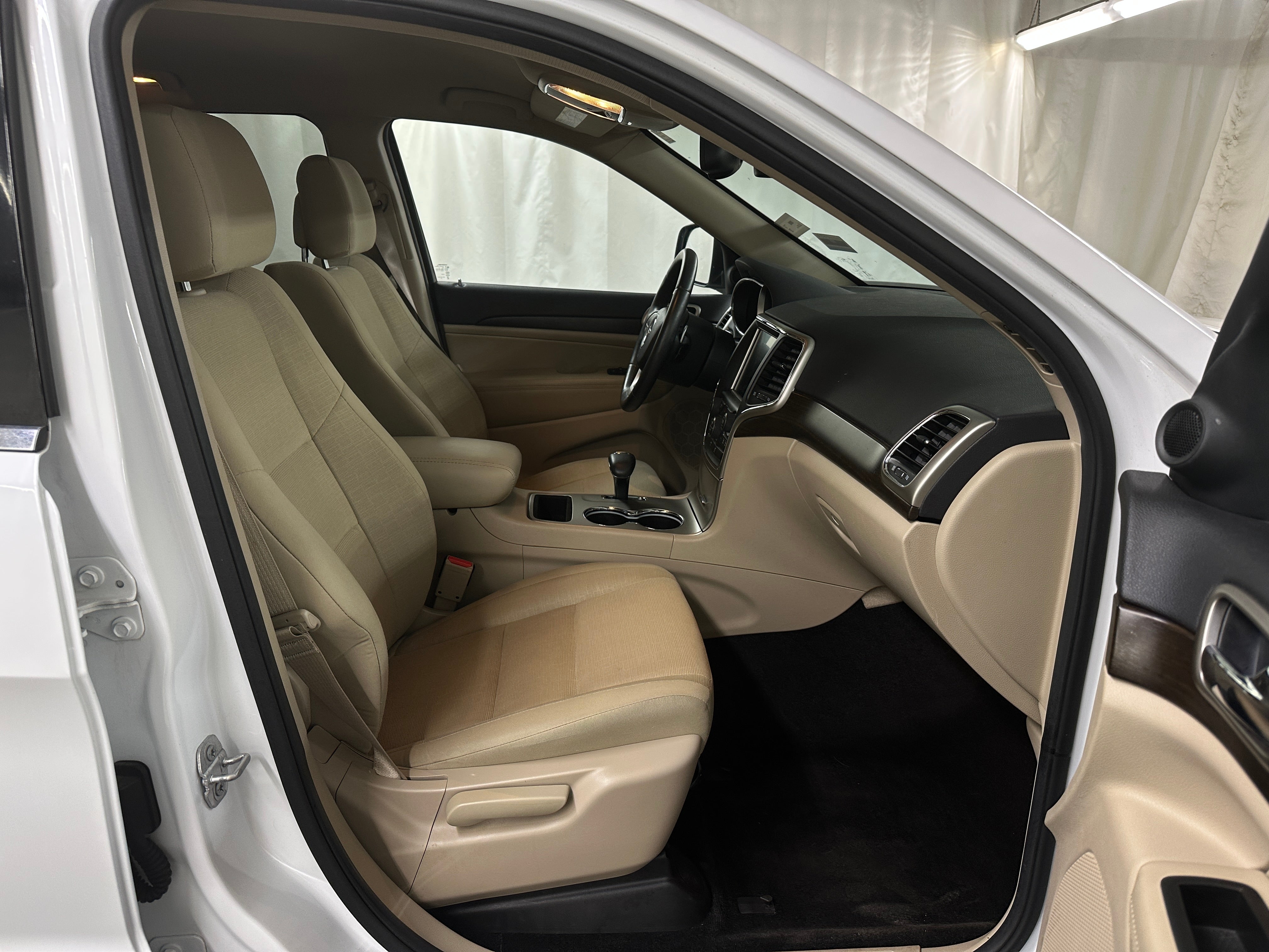 2015 Jeep Grand Cherokee Laredo 2