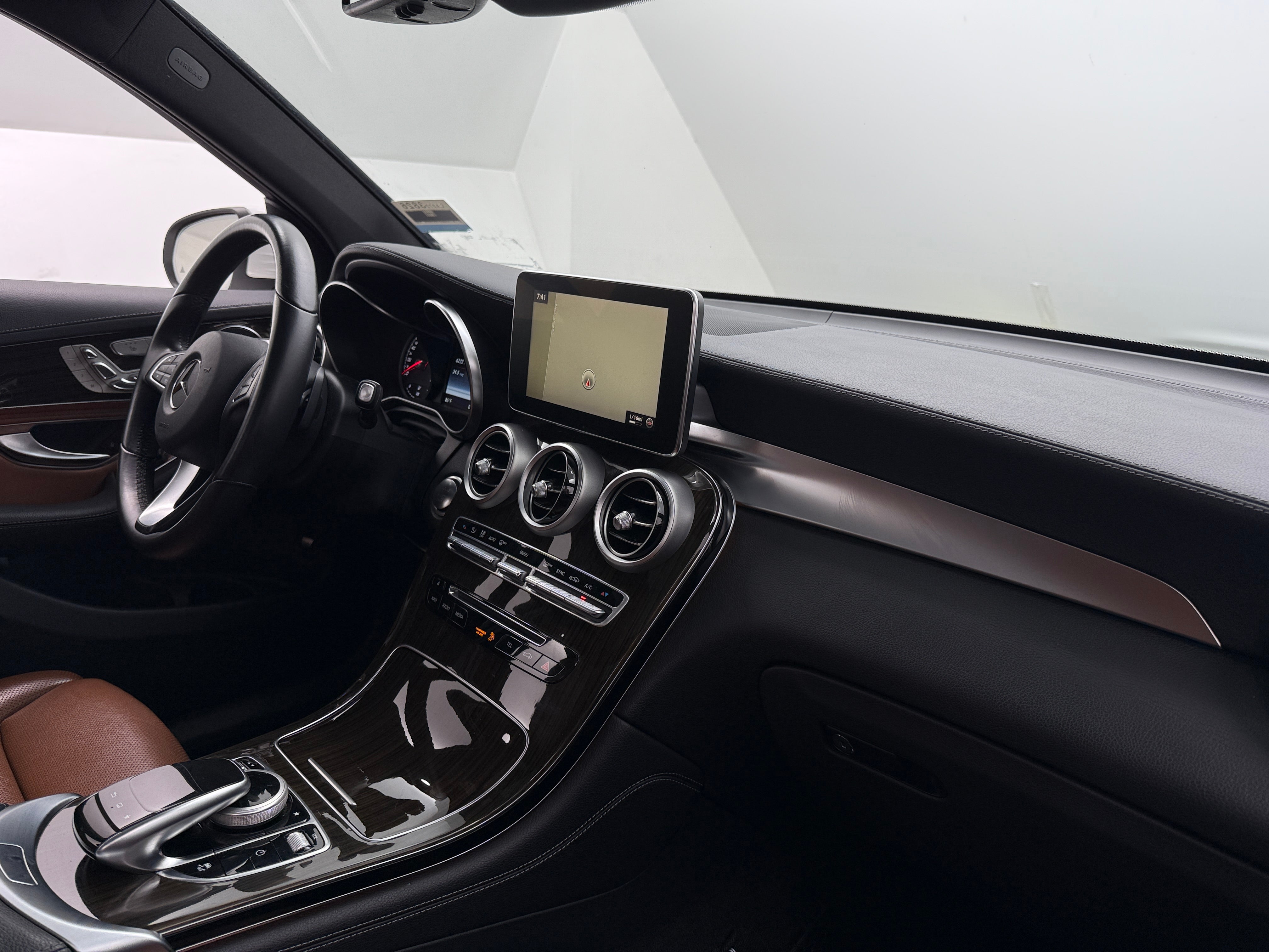 2016 Mercedes-Benz GLC 300 2