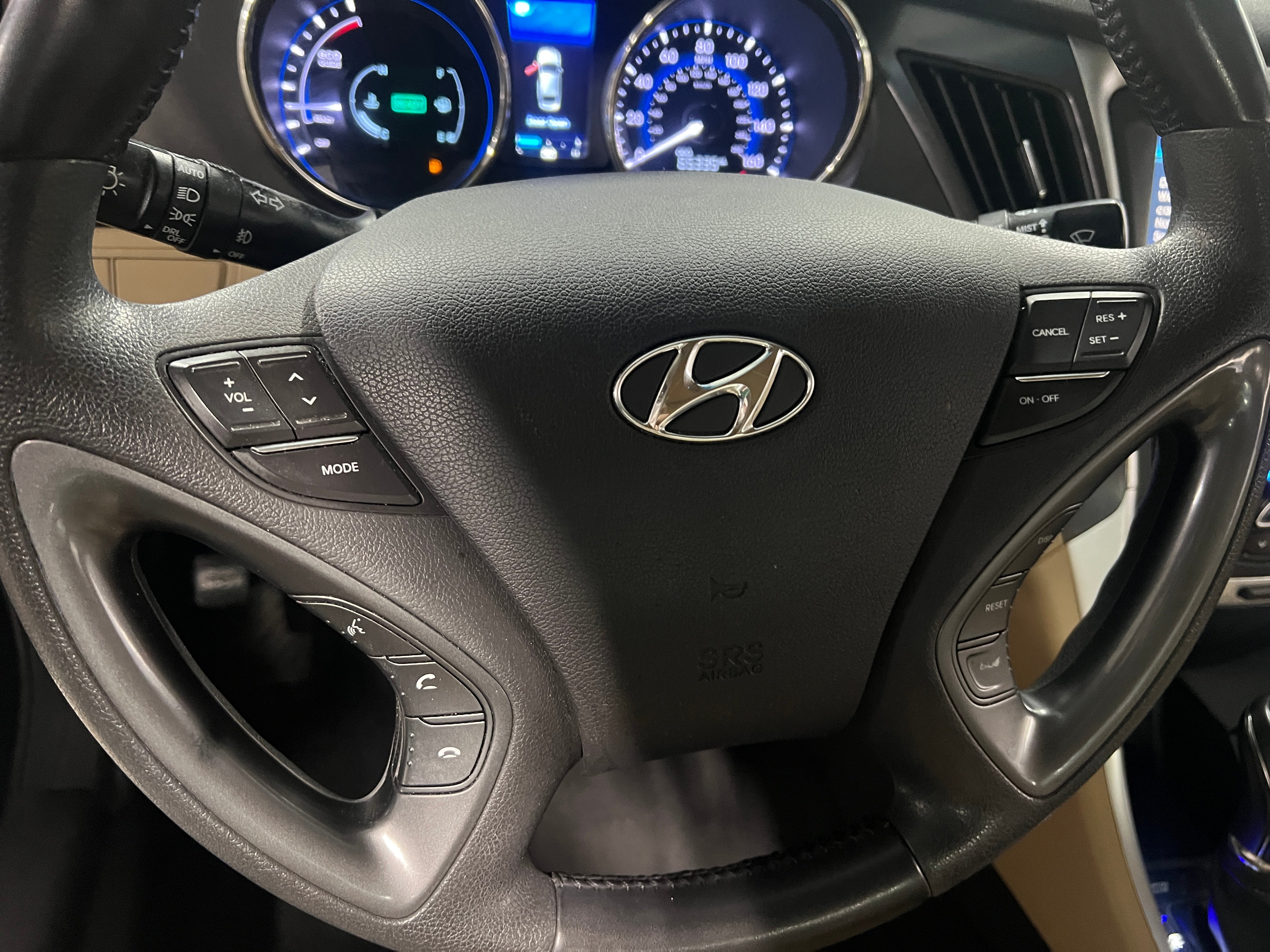 2011 Hyundai Sonata  4