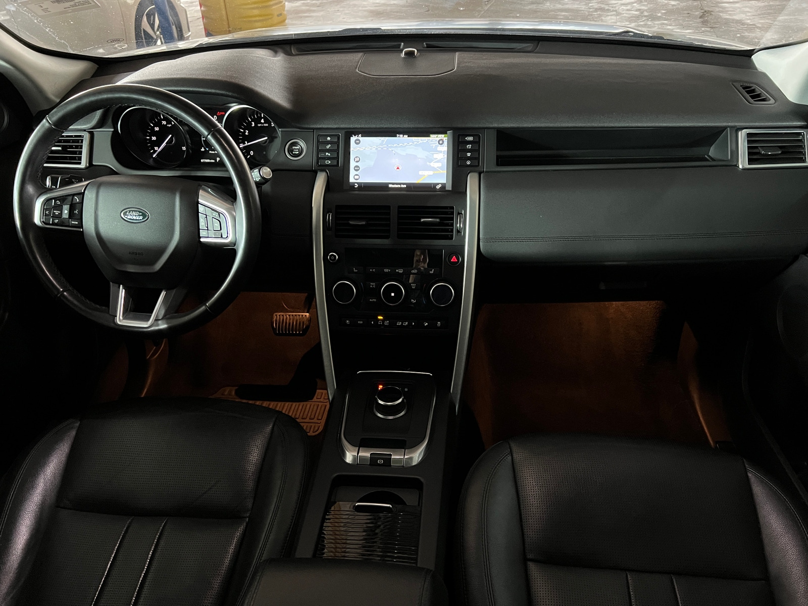 Thumbnail: 2019 Land Rover Discovery Sport - 2