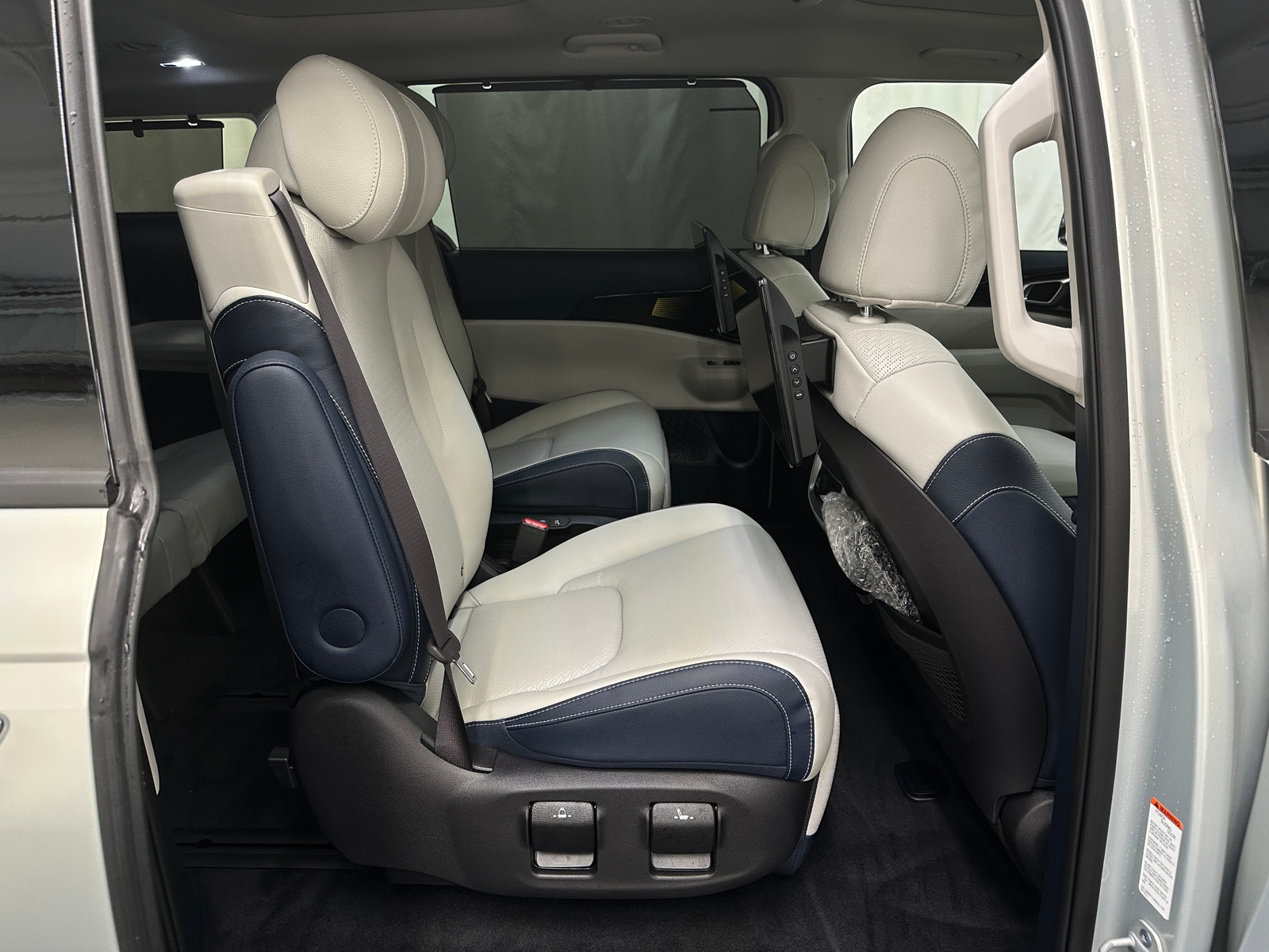 Thumbnail: 2025 Kia Carnival - 5