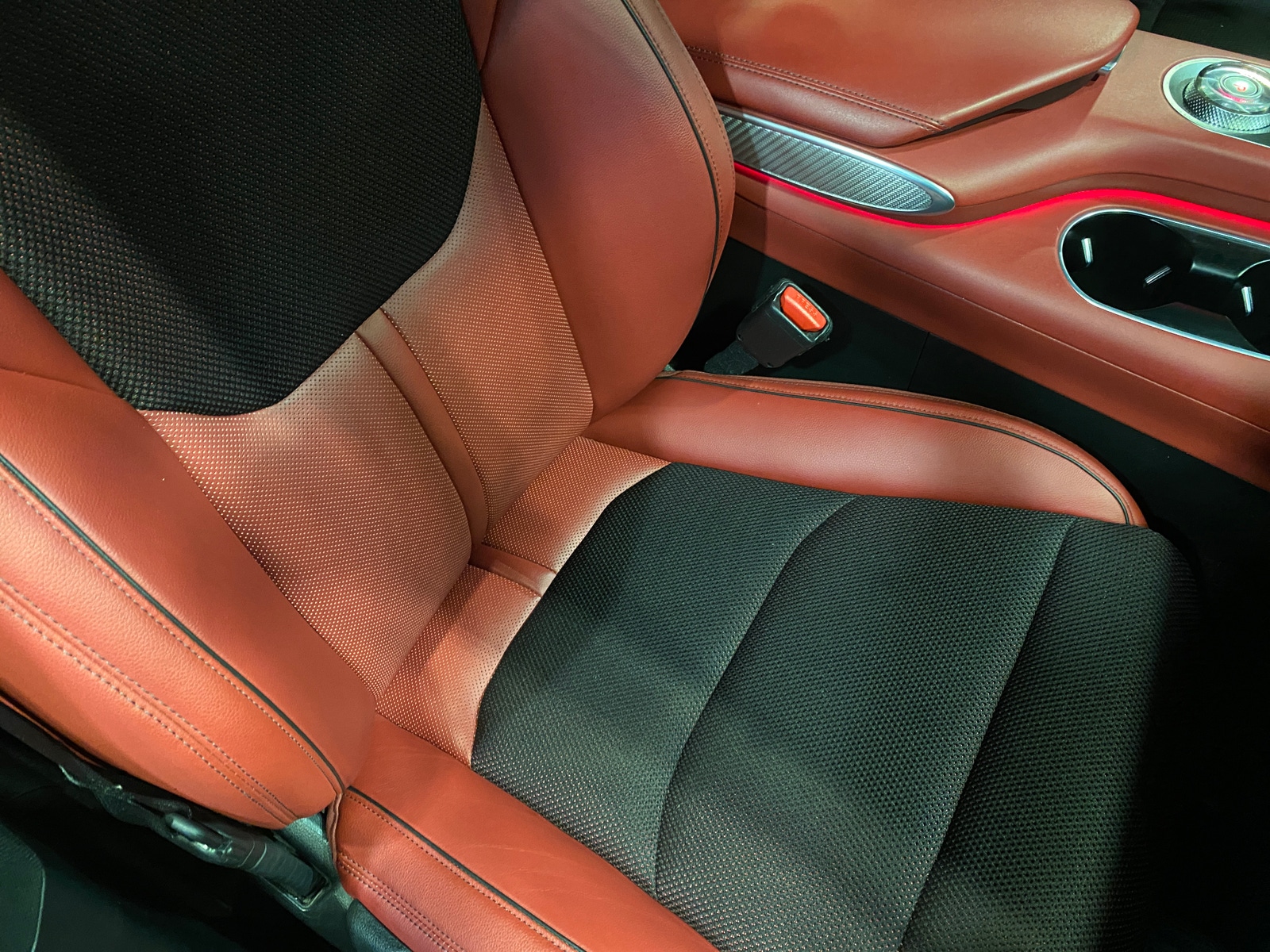Thumbnail: 2022 Genesis GV70 - 2