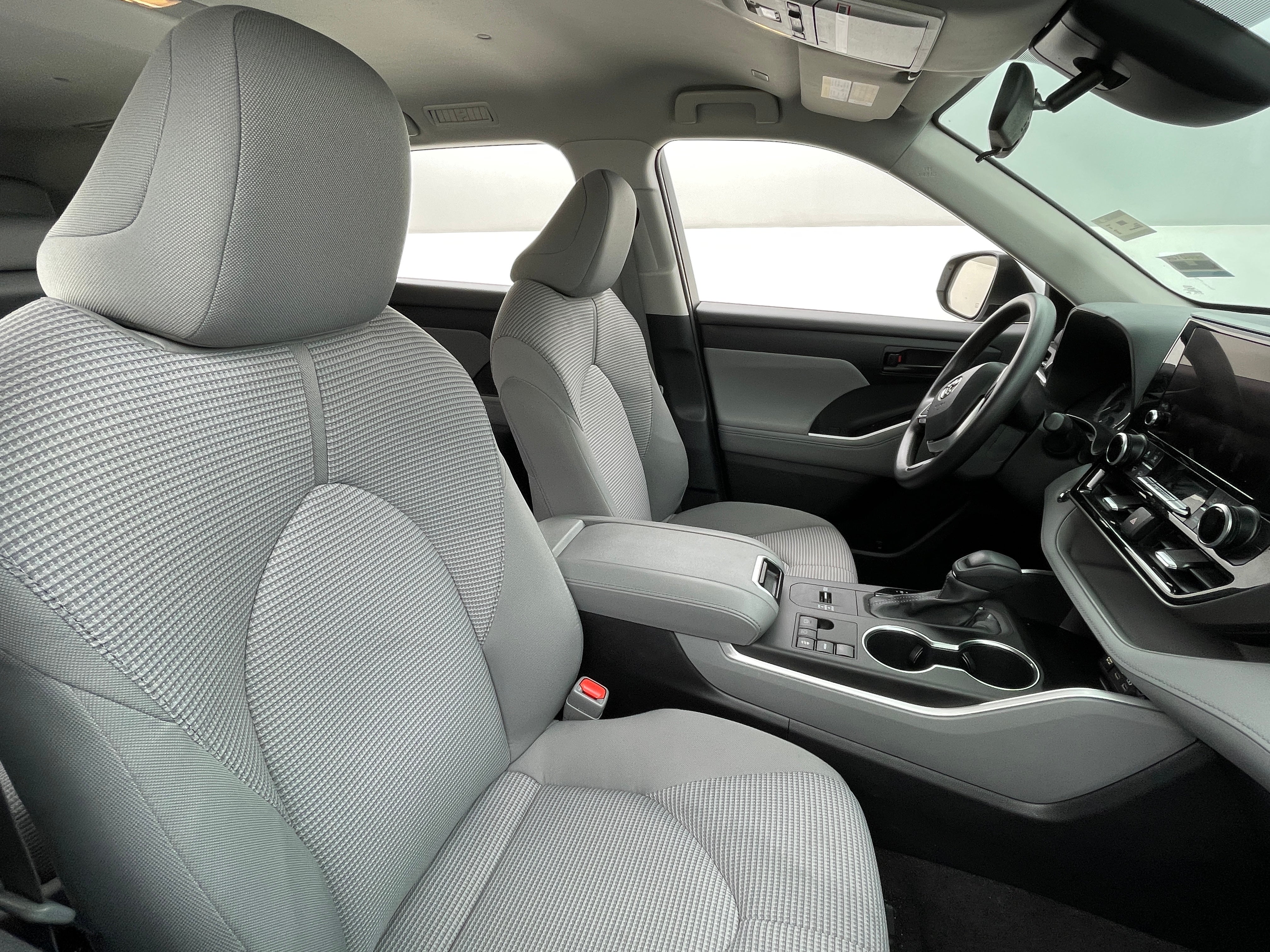 2023 Toyota Highlander L 2