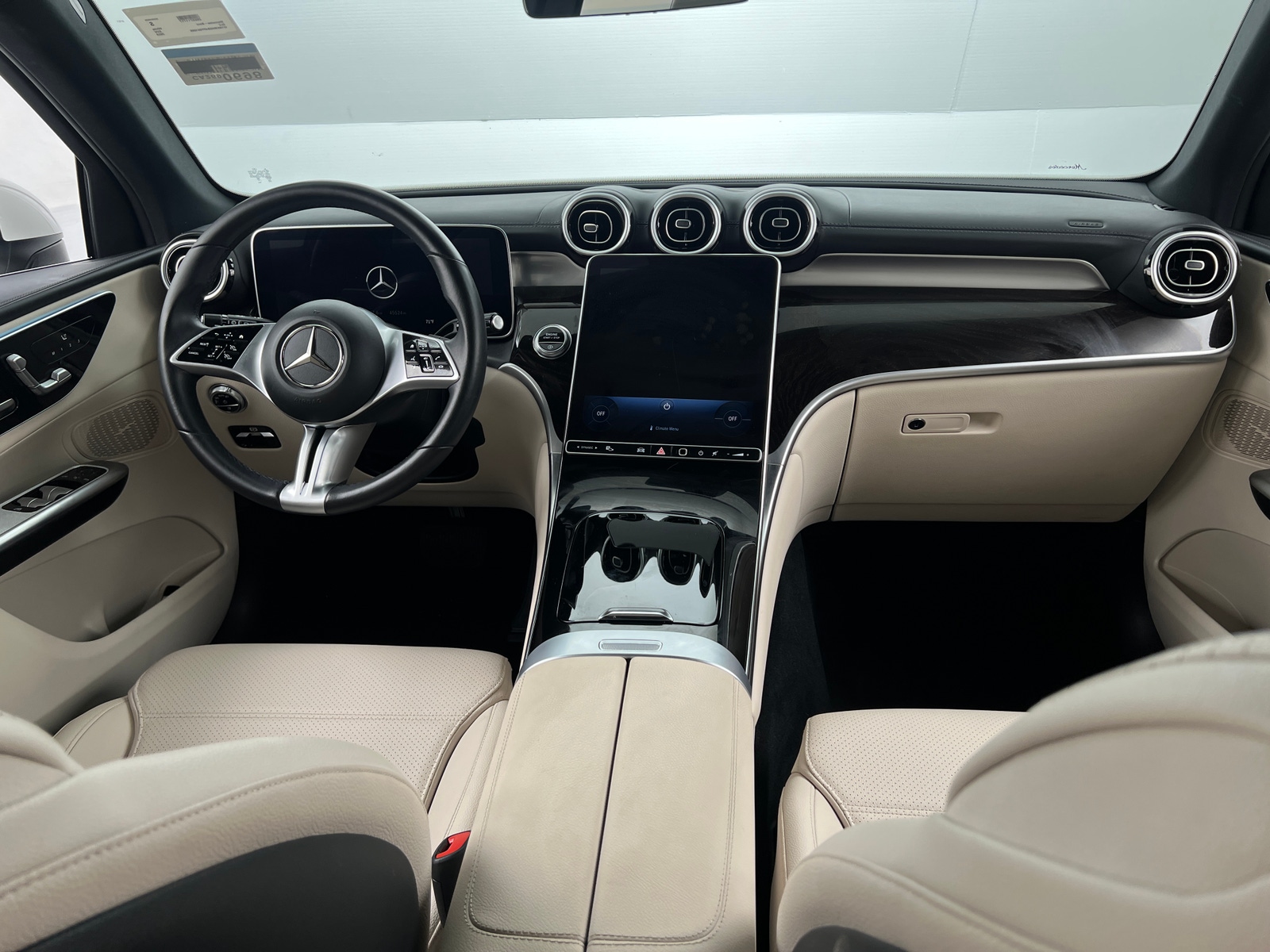 Thumbnail: 2023 Mercedes-Benz GLC - 2