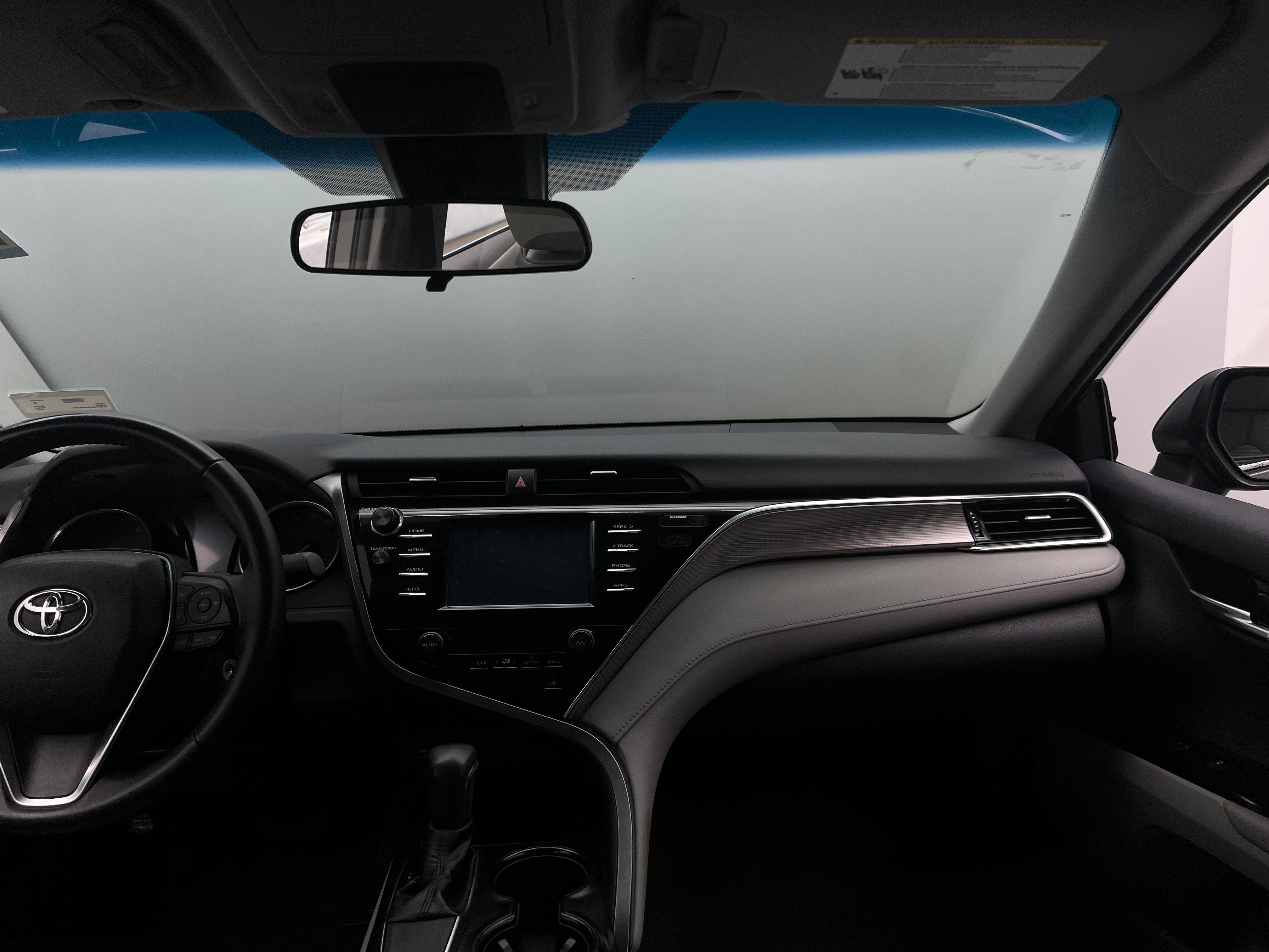 2018 Toyota Camry SE 2