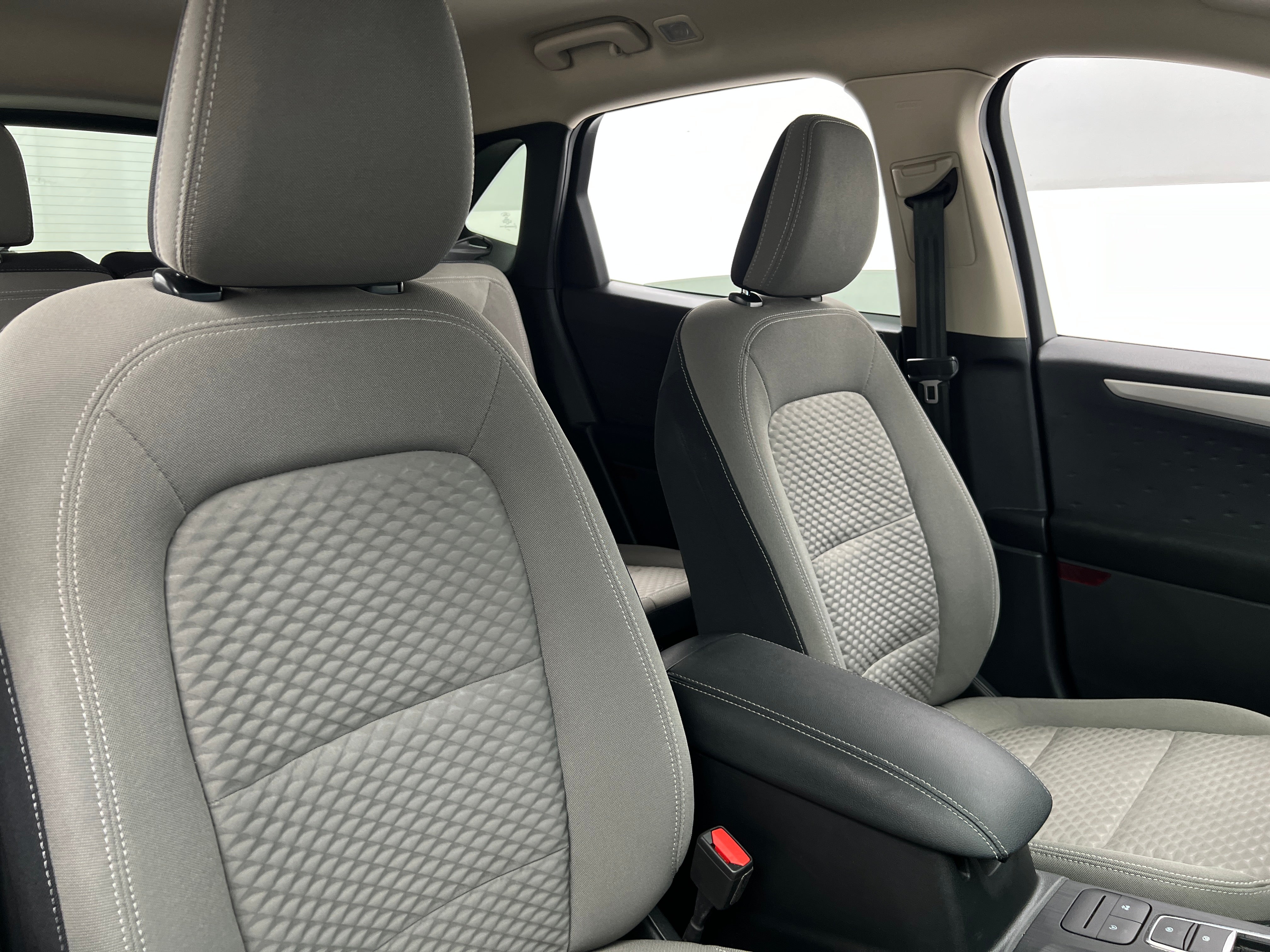 2020 Ford Escape SE 2