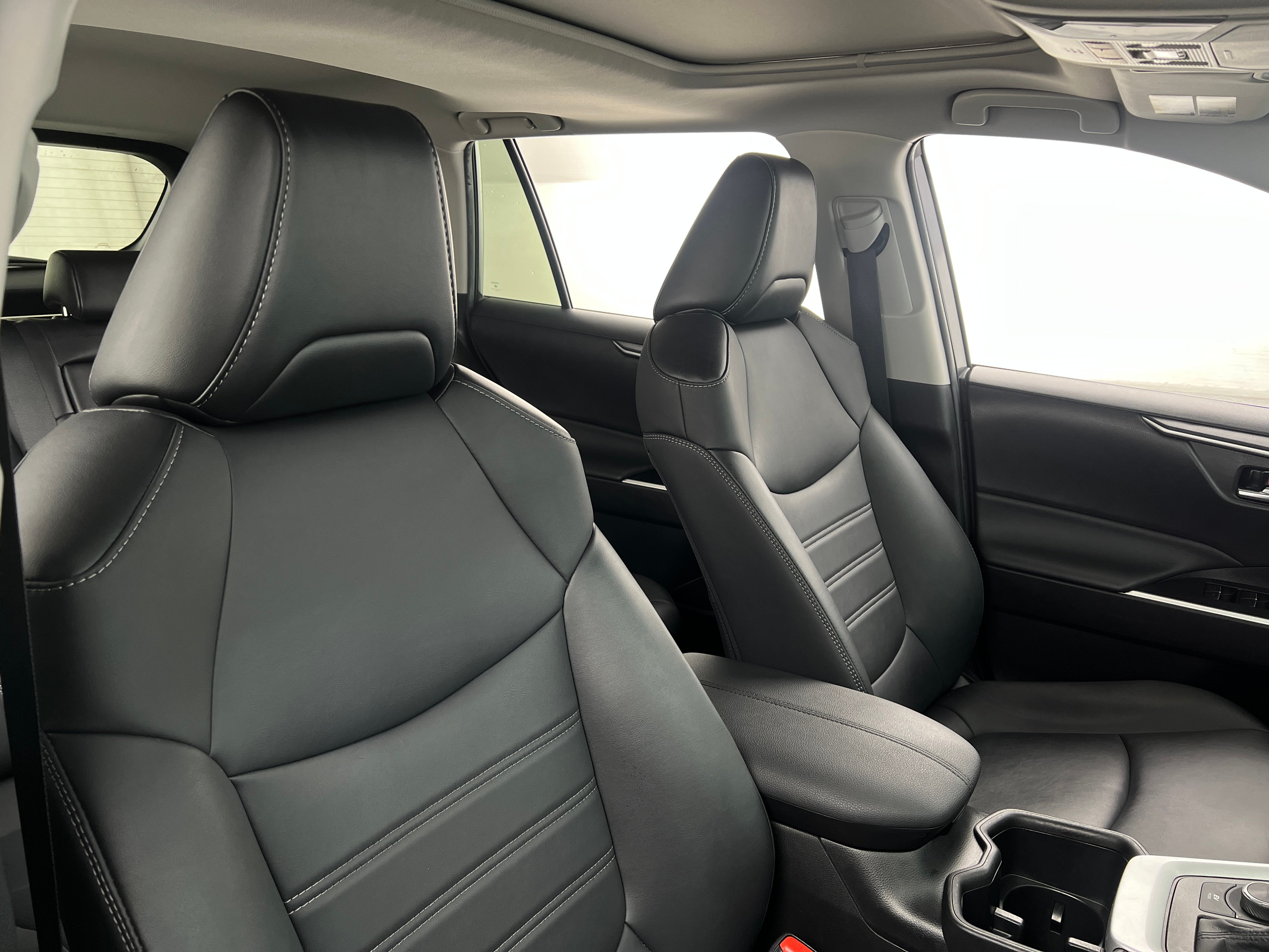 2022 Toyota RAV4 XLE Premium 2