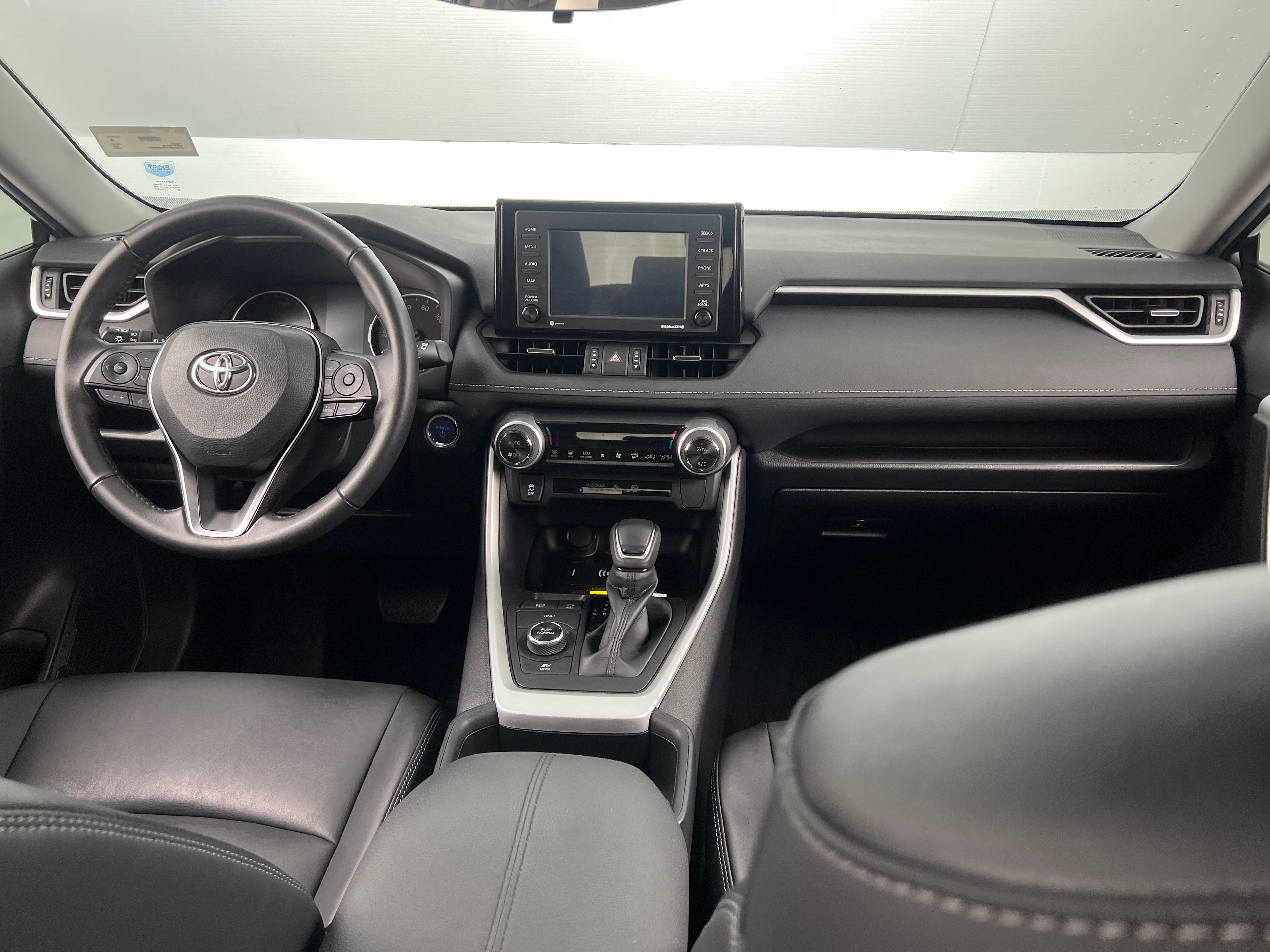 2022 Toyota RAV4 XLE Premium 3
