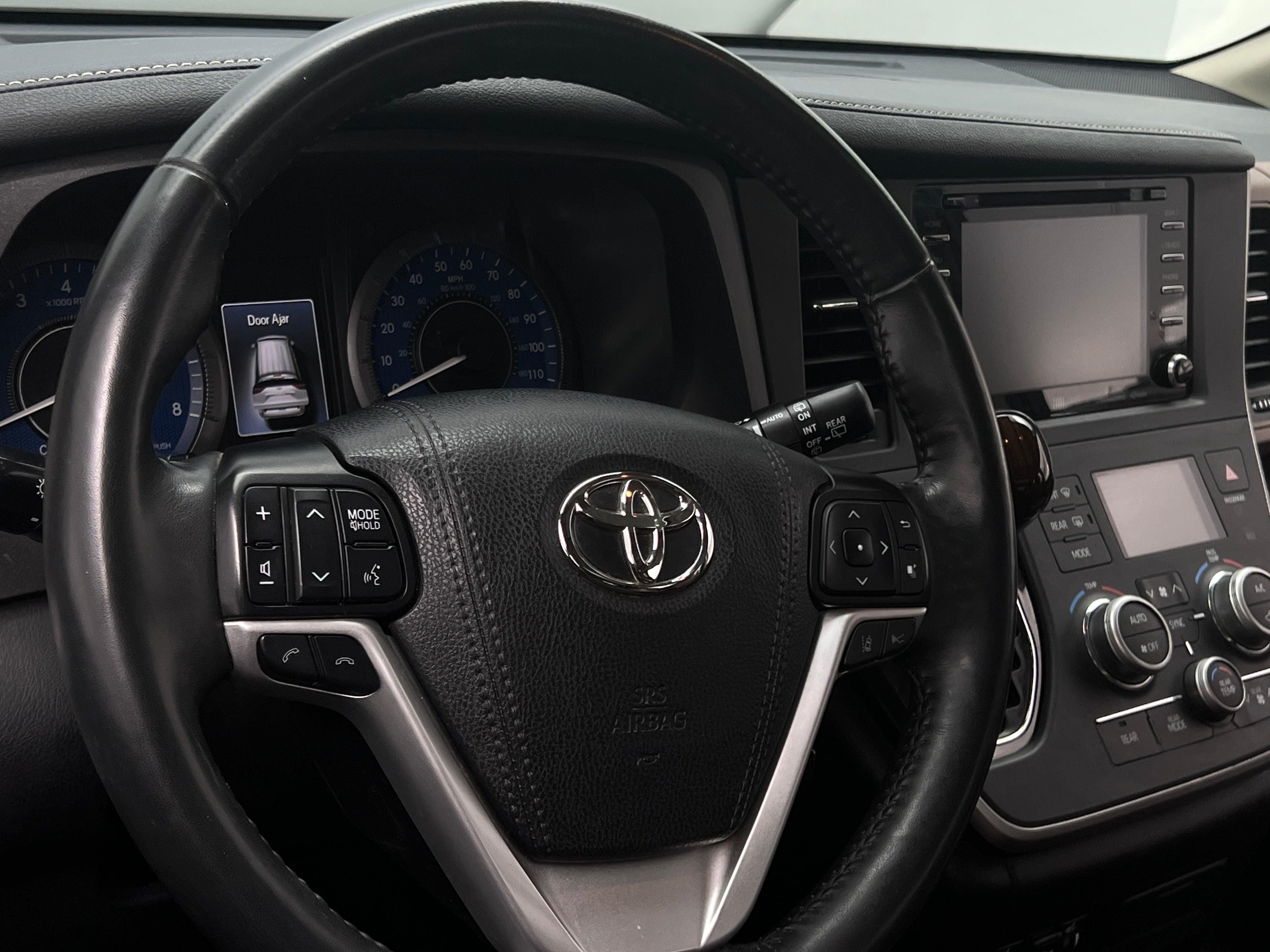 Thumbnail: 2020 Toyota Sienna - 4