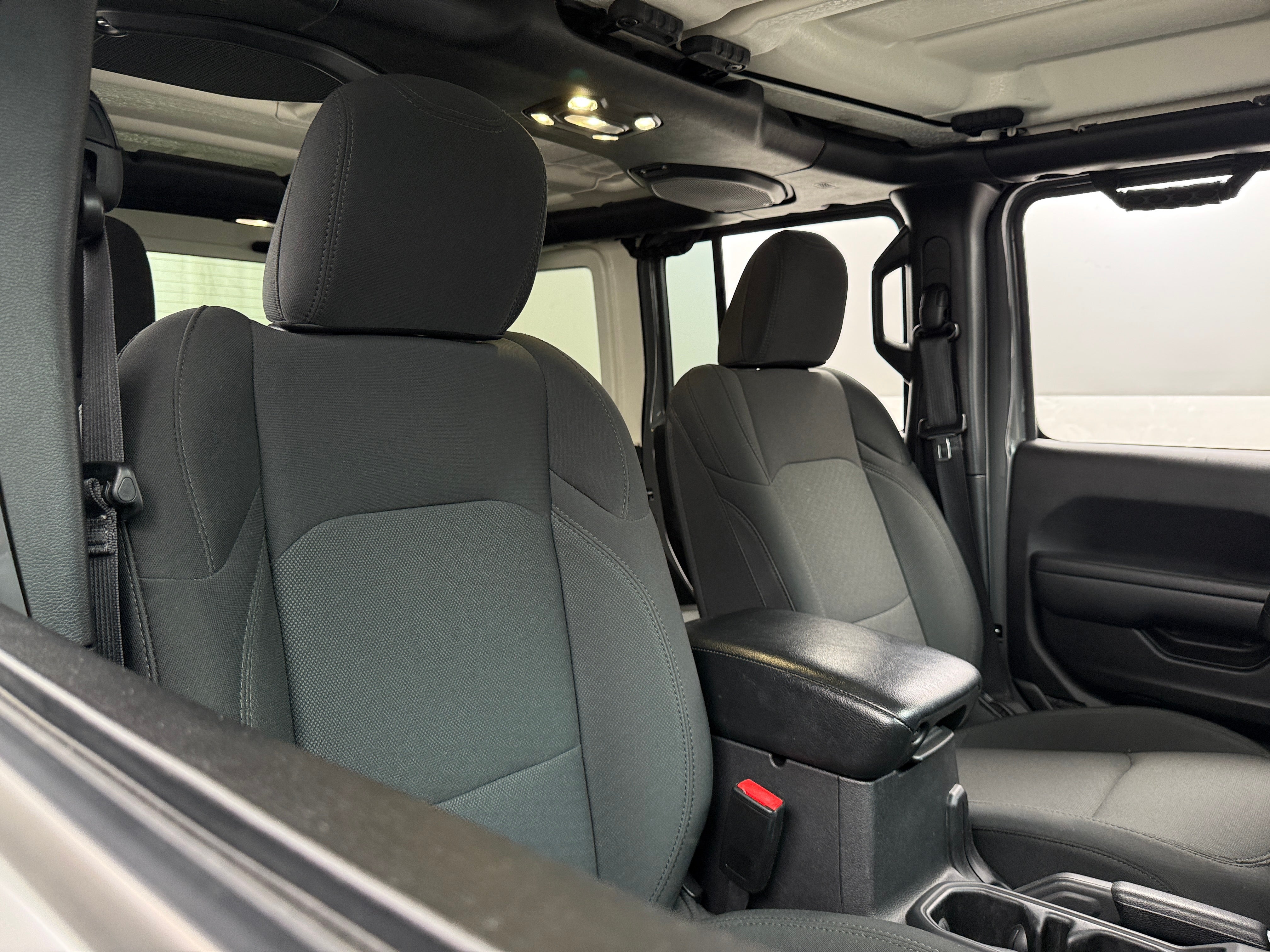 2022 Jeep Wrangler Unlimited High Tide 2