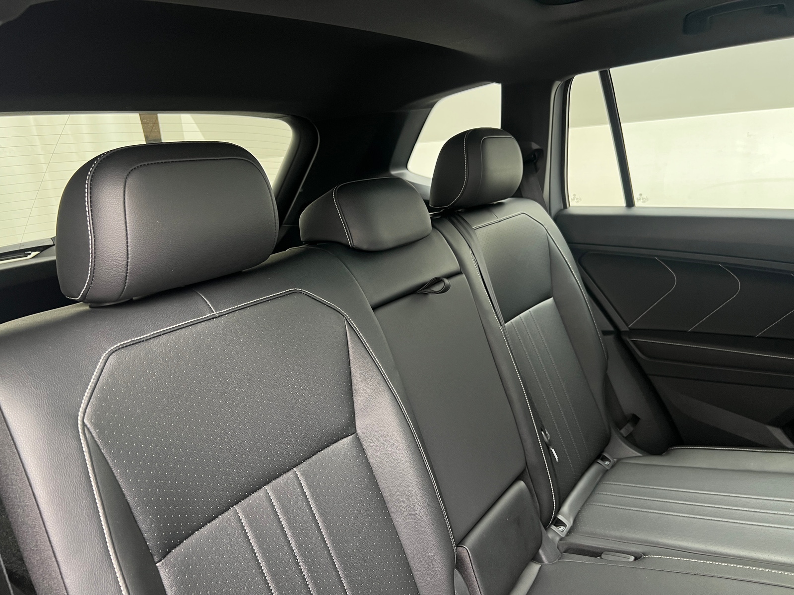 Thumbnail: 2022 Volkswagen Tiguan - 5