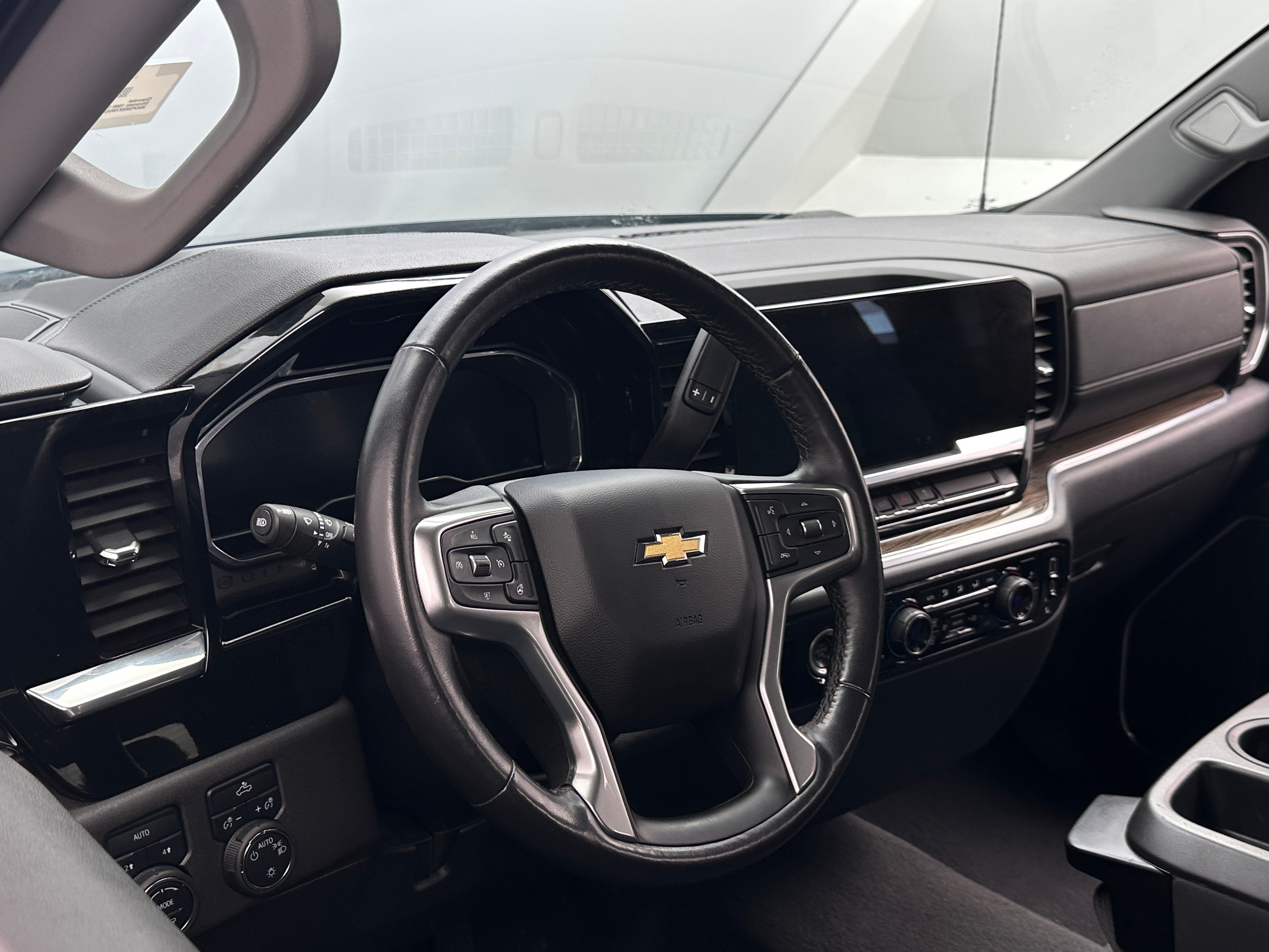 2022 Chevrolet Silverado 1500 LT 3