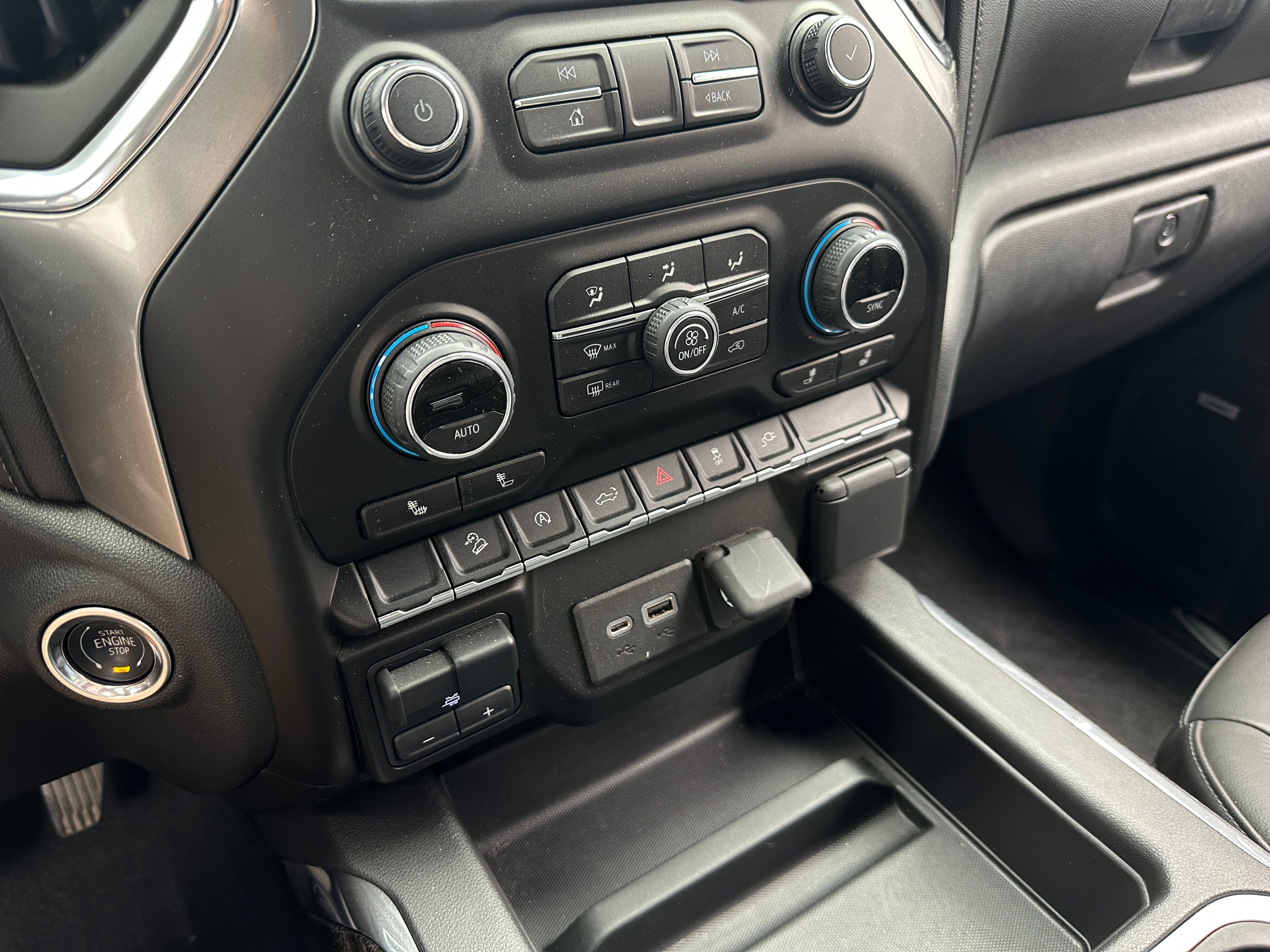 2020 Chevrolet Silverado 1500 RST 3