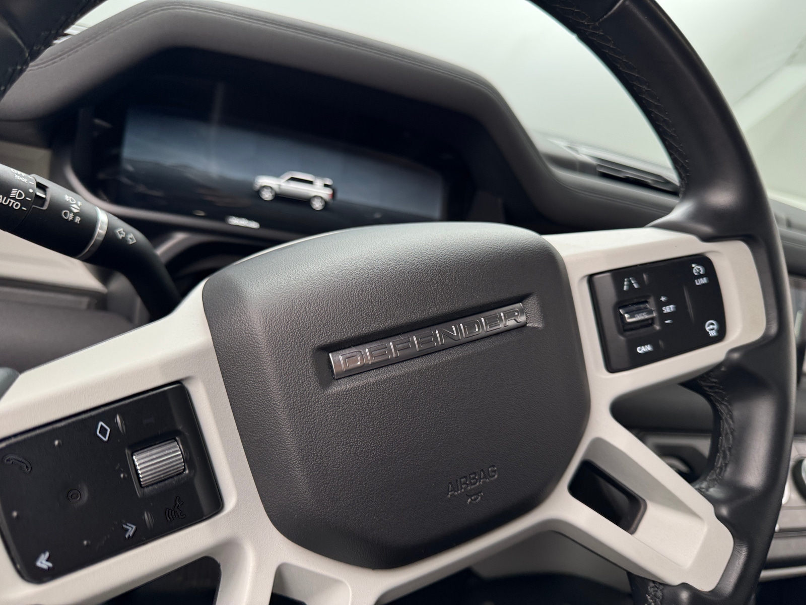 Thumbnail: 2023 Land Rover Defender - 4