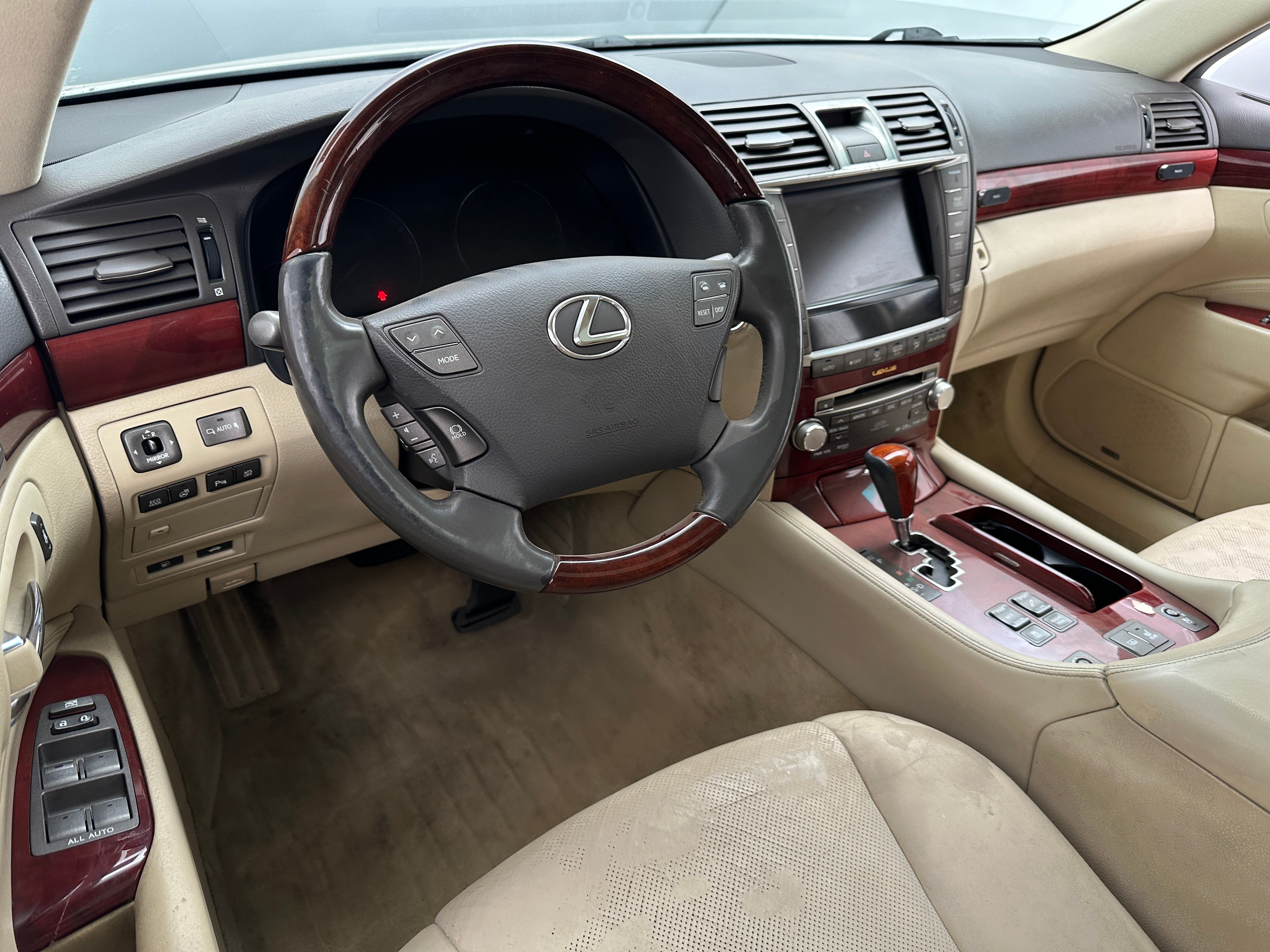 Thumbnail: 2010 Lexus LS - 2