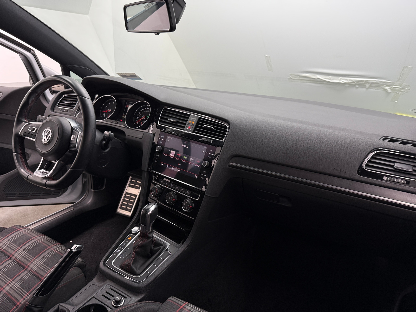 Thumbnail: 2018 Volkswagen Golf - 3