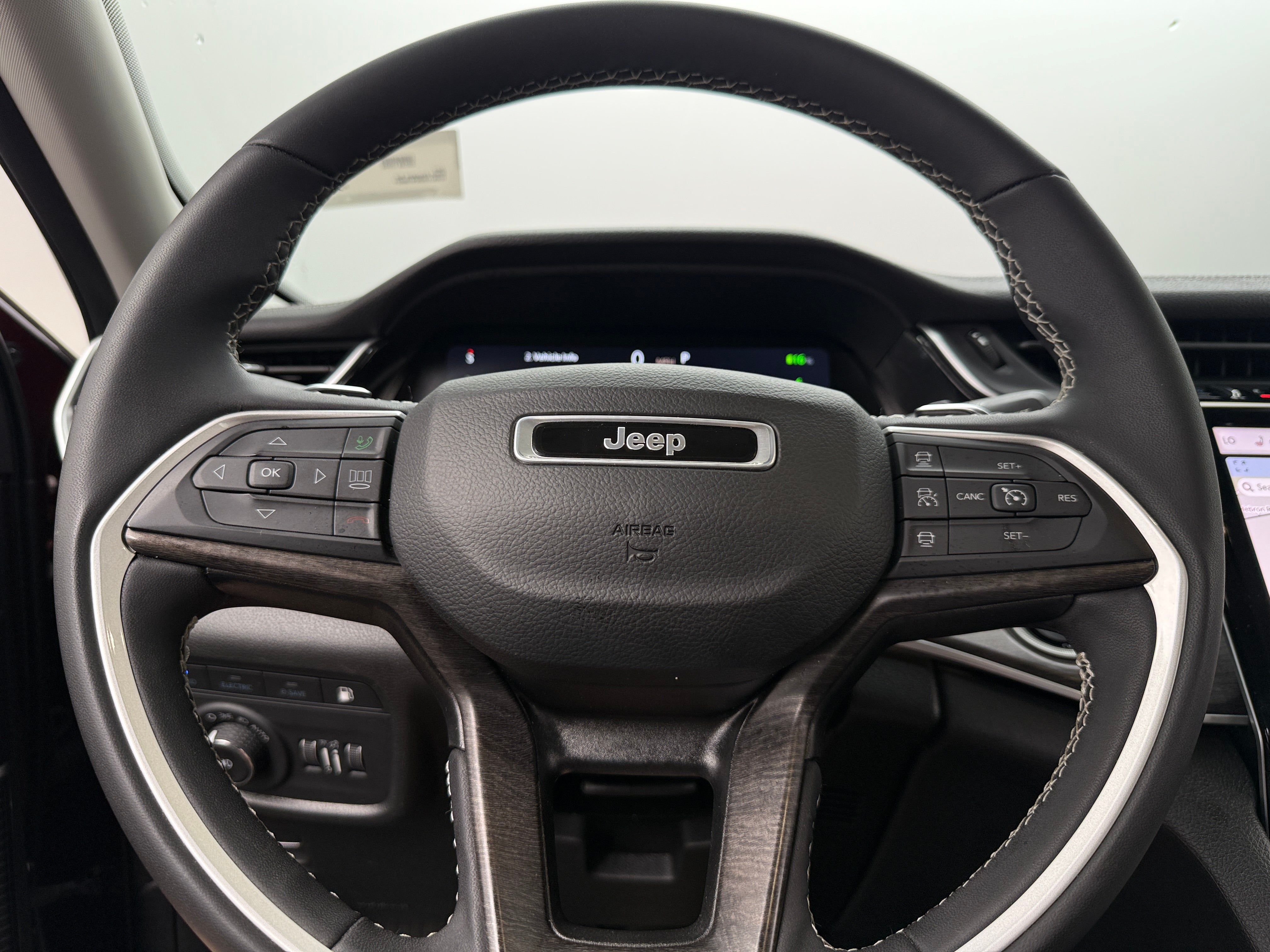 Thumbnail: 2023 Jeep Grand Cherokee - 4