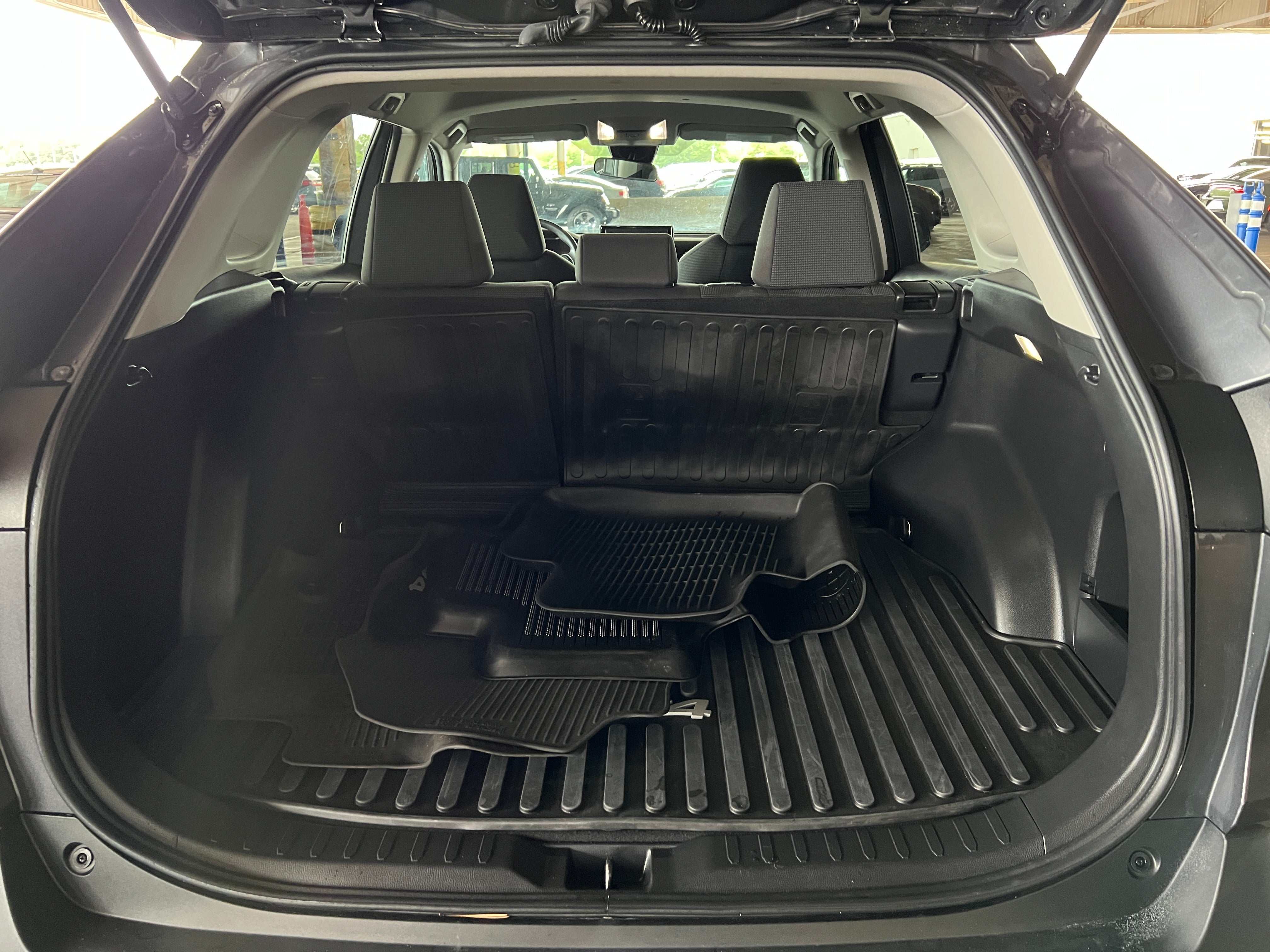 2022 Toyota RAV4 LE 7