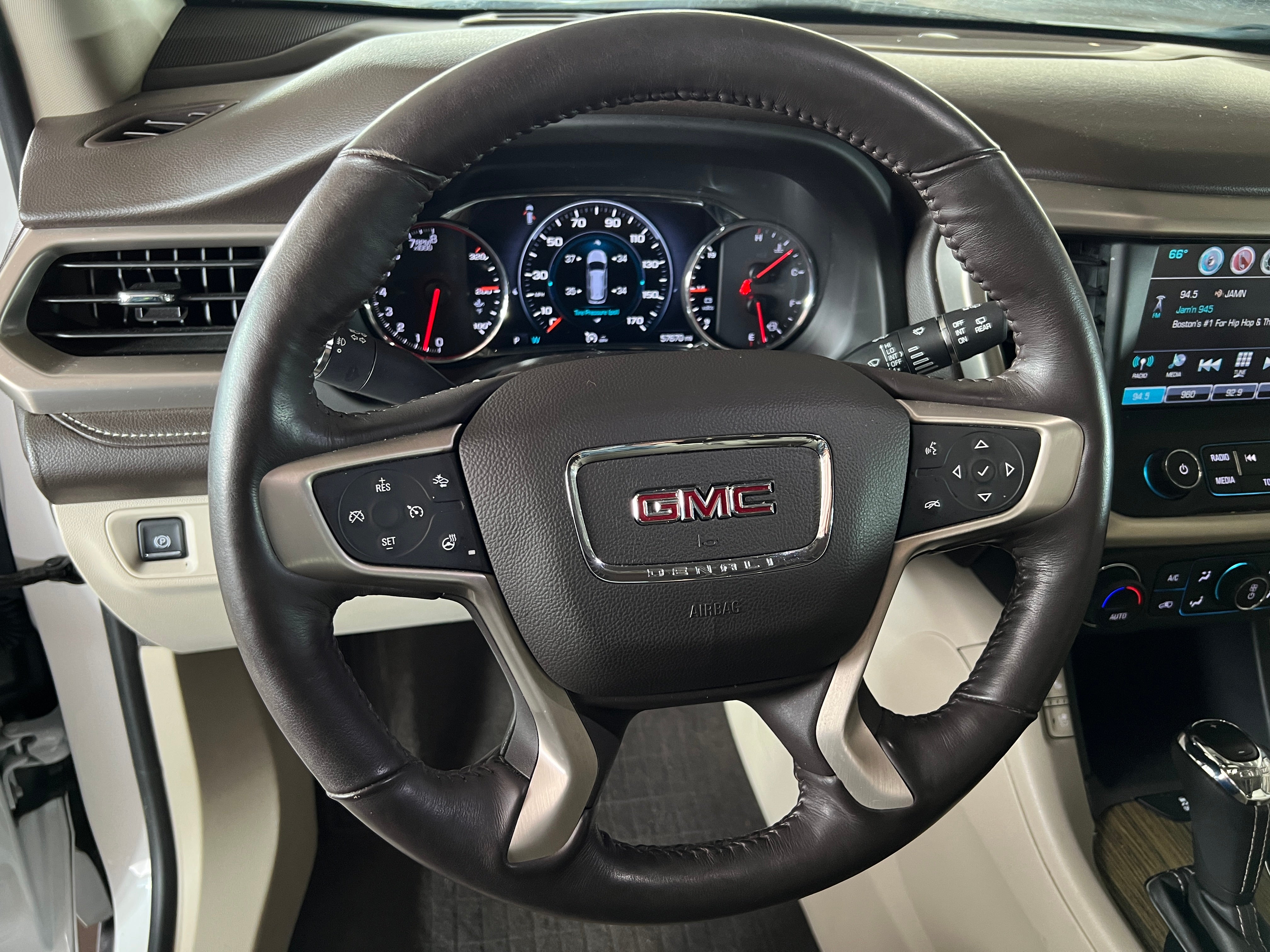 2017 GMC Acadia Denali 4