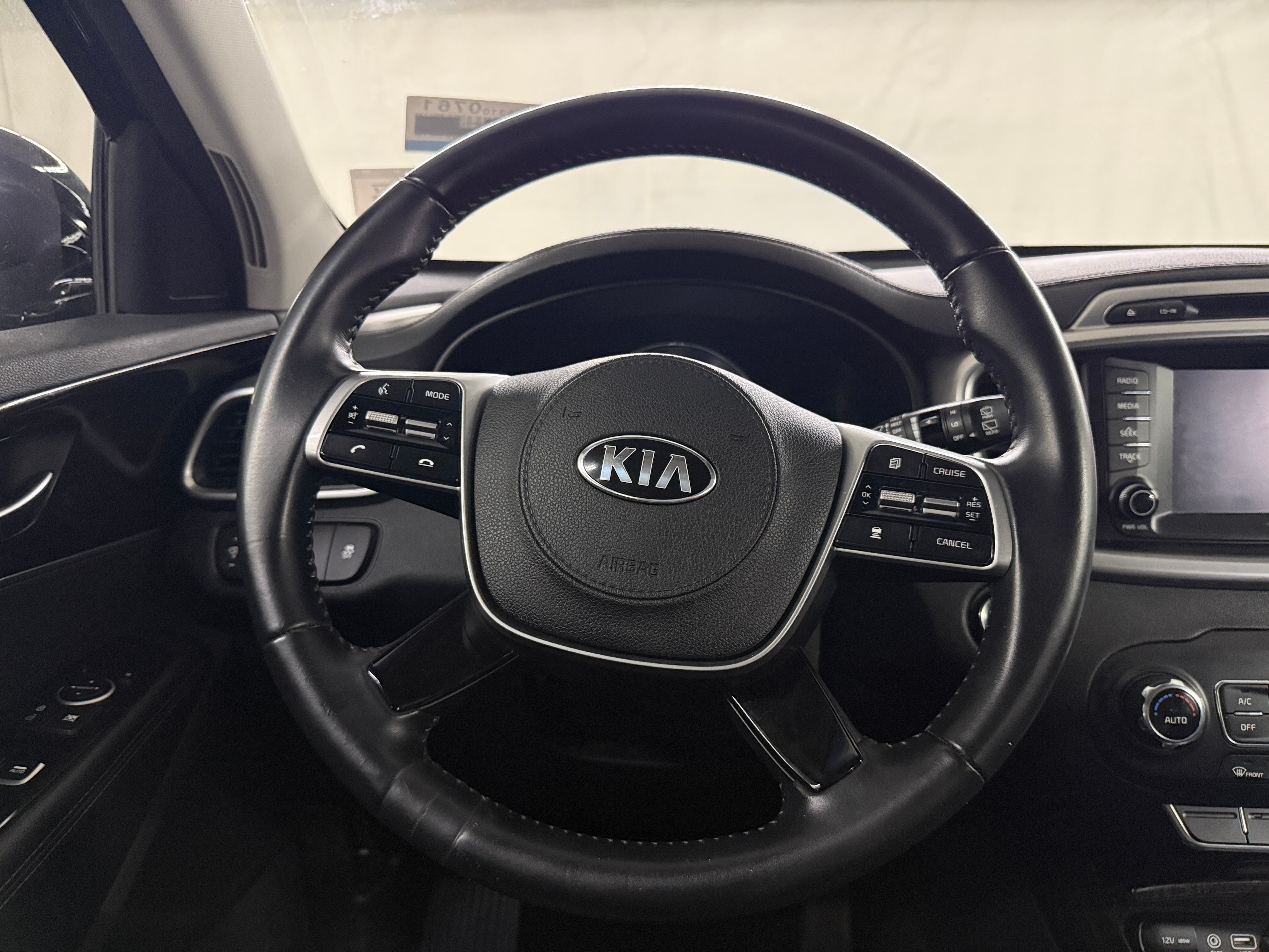 Thumbnail: 2019 Kia Sorento - 4