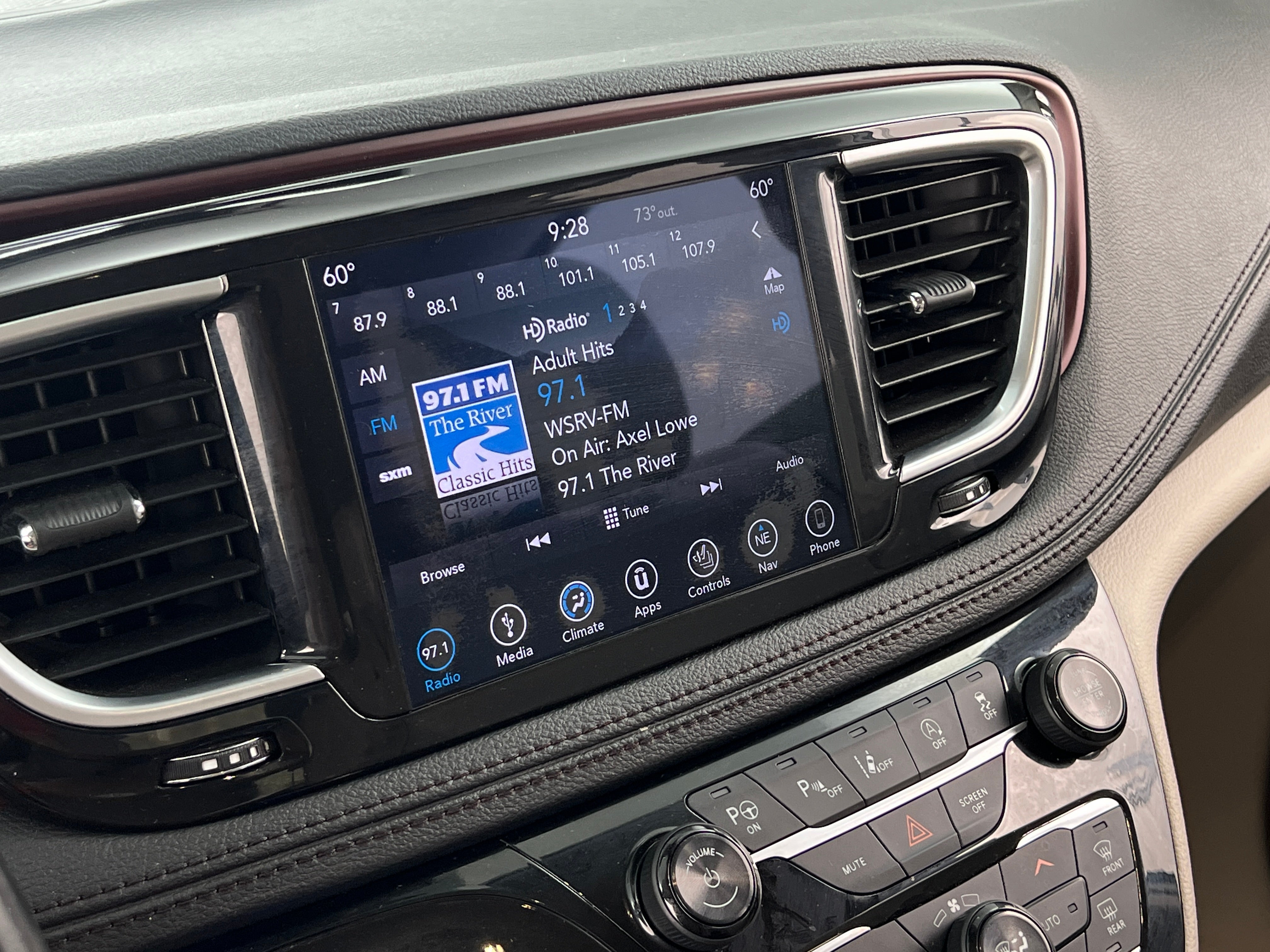 2018 Chrysler Pacifica Limited 3