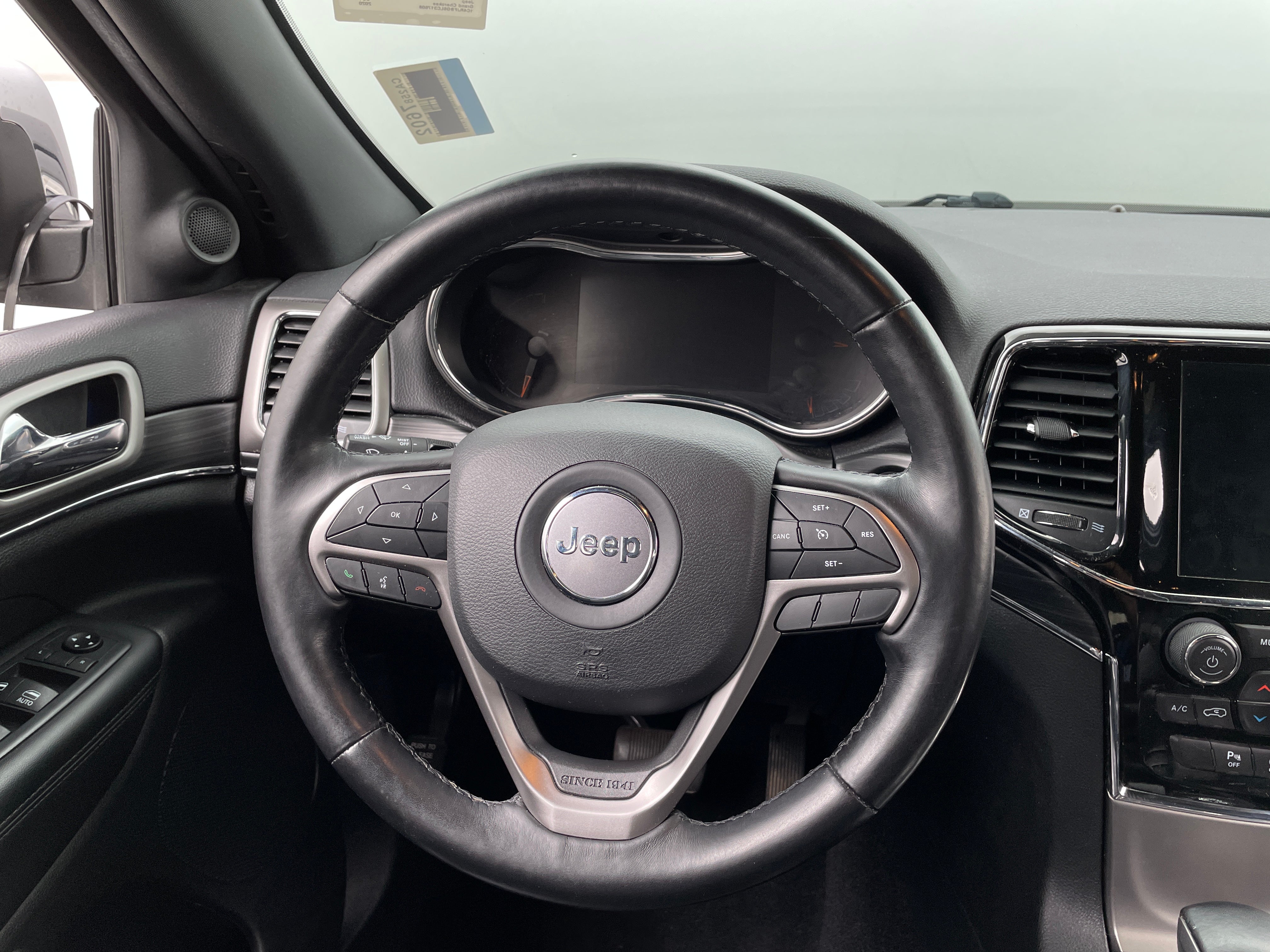 Thumbnail: 2020 Jeep Grand Cherokee - 4