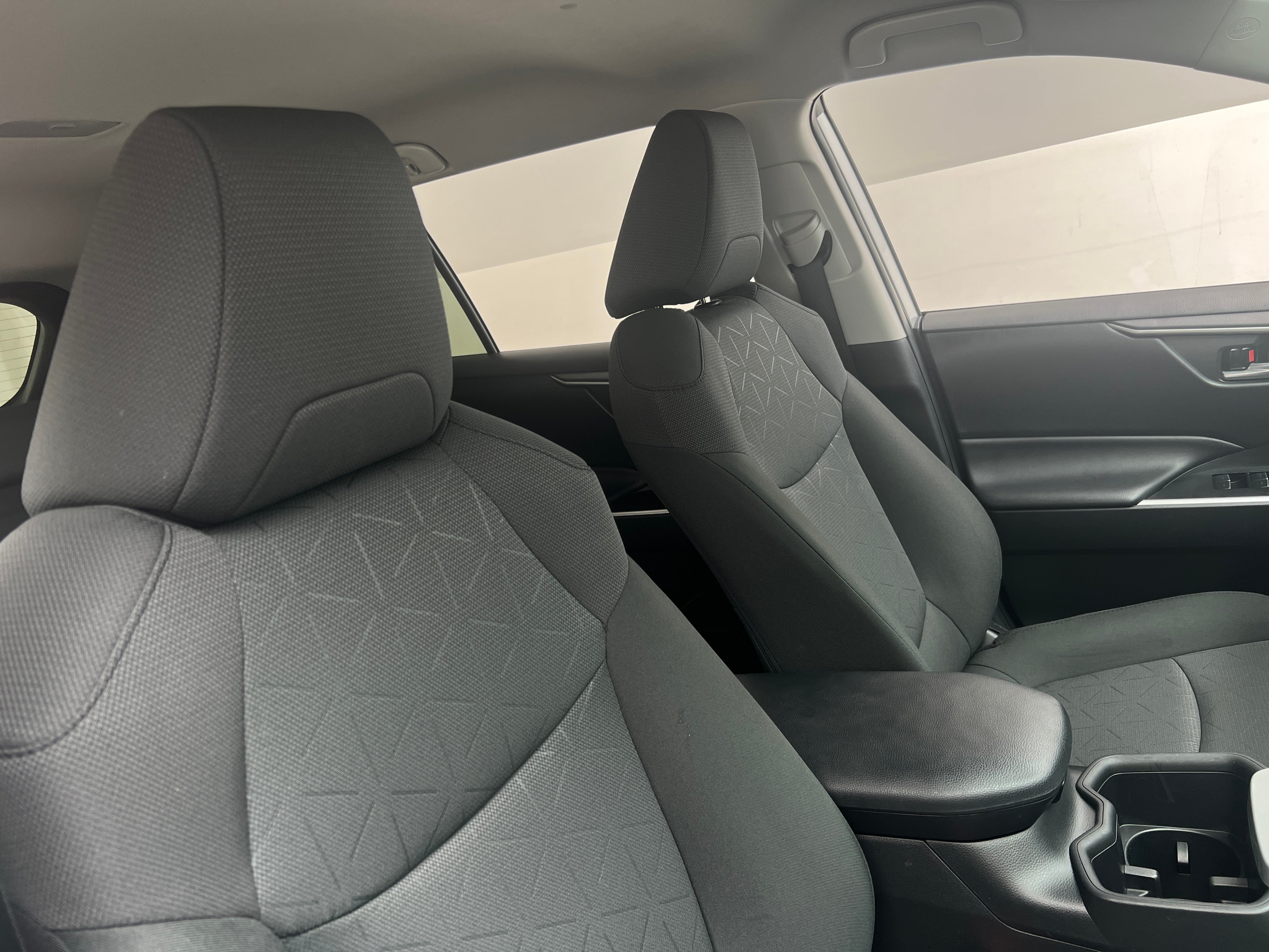 2023 Toyota RAV4 XLE 2